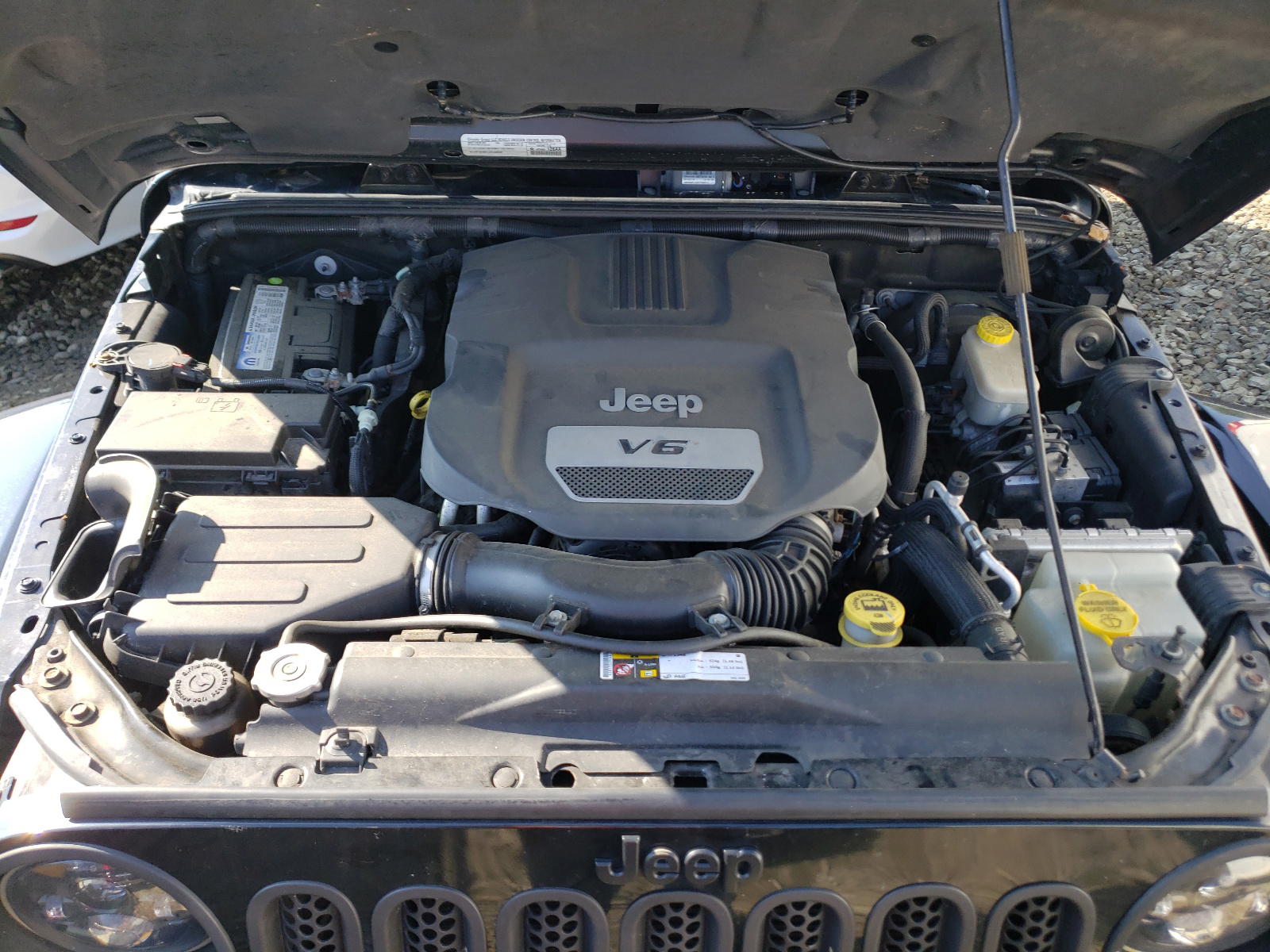 Photo 7 from auction – 2015 JEEP WRANGLER U with VIN 1C4BJWEG3FL557507