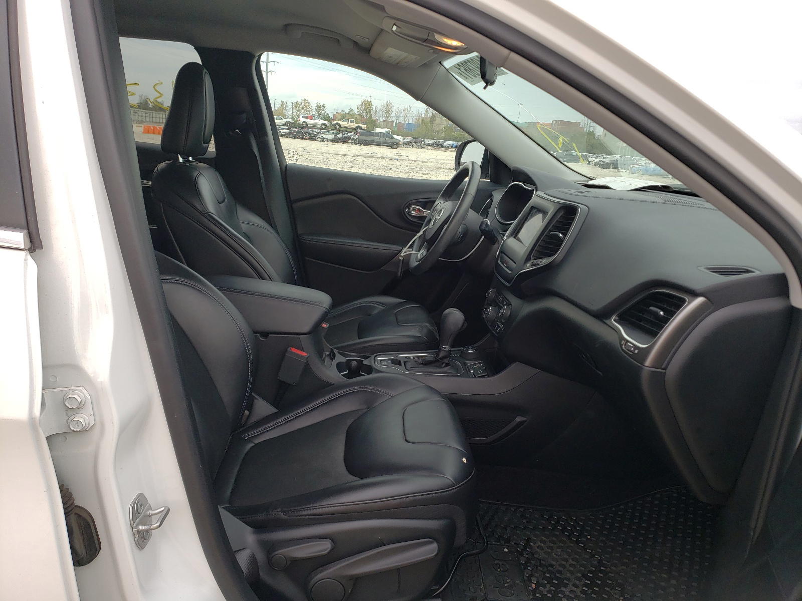 Photo 5 from auction – 2019 JEEP CHEROKEE L with VIN 1C4PJMLB5KD139780