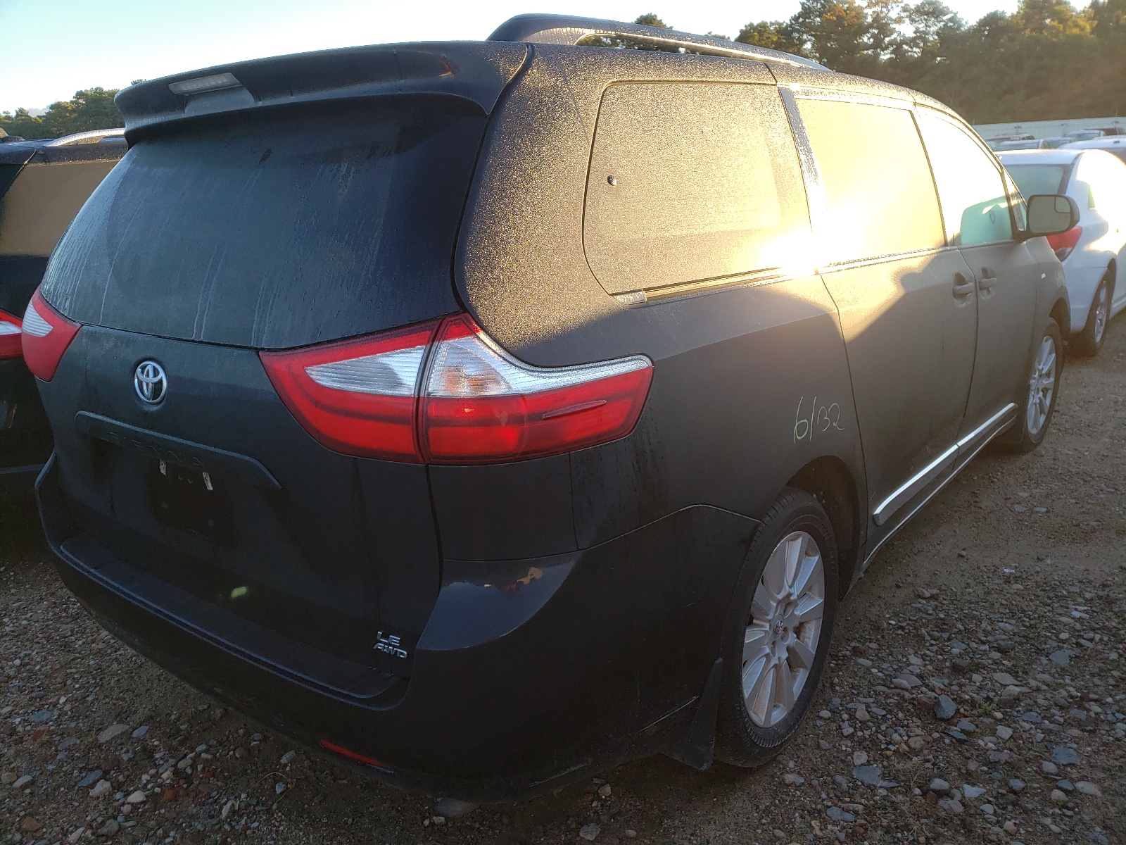 Photo 4 from auction – 2017 TOYOTA SIENNA LE with VIN 5TDJZ3DC4HS165199