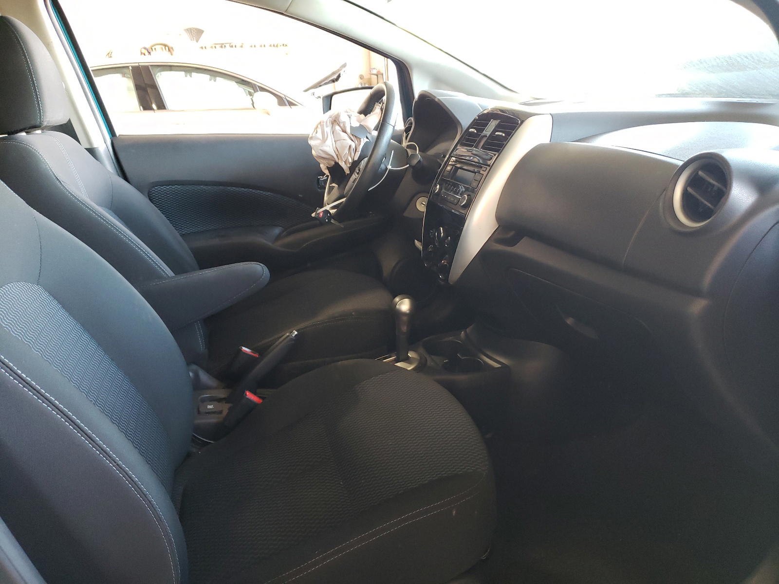 Photo 5 from auction – 2015 NISSAN VERSA NOTE with VIN 3N1CE2CP3FL363328