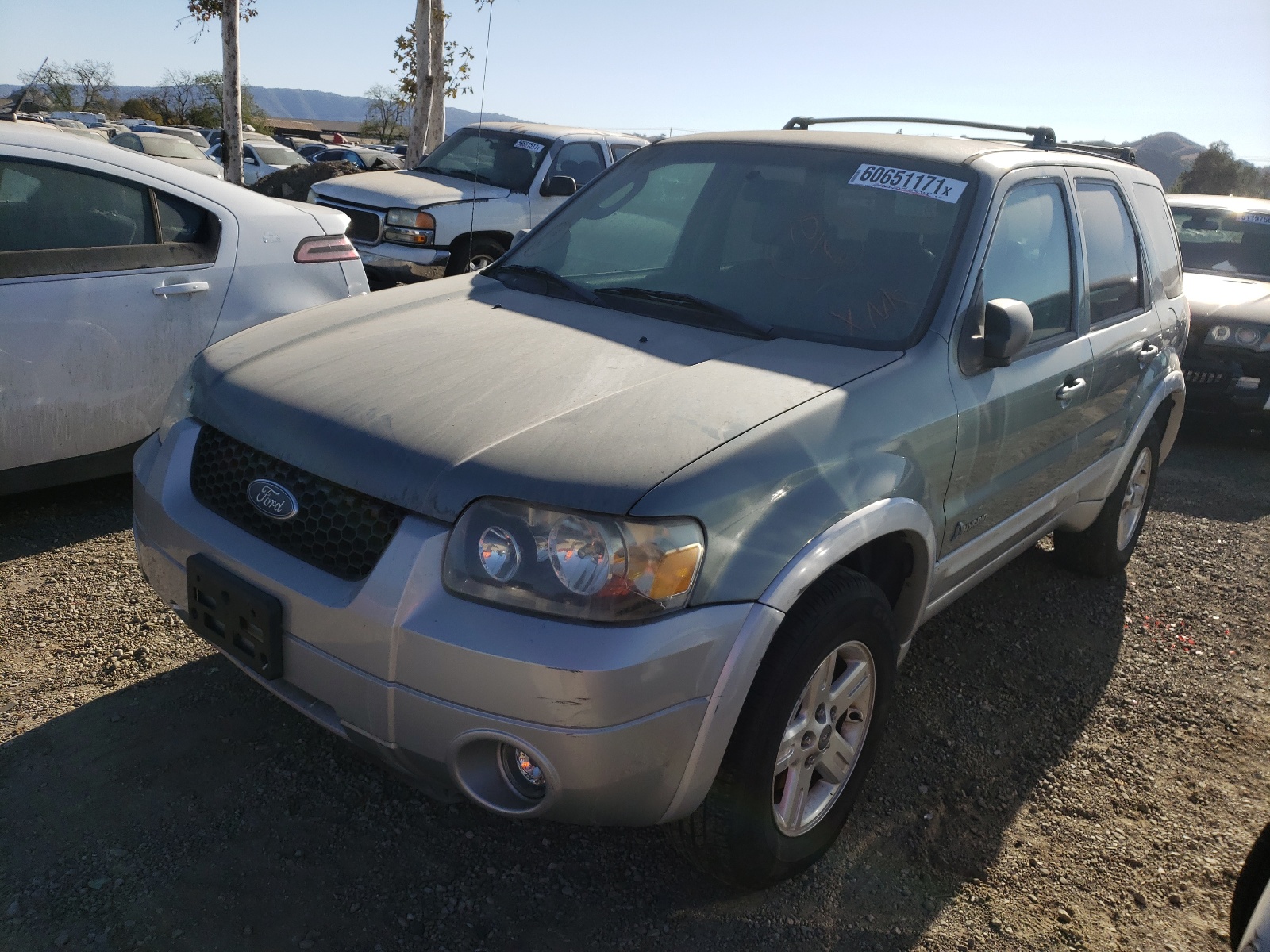 Photo 2 from auction – 2005 FORD ESCAPE HEV with VIN 1FMCU96H75KD54477