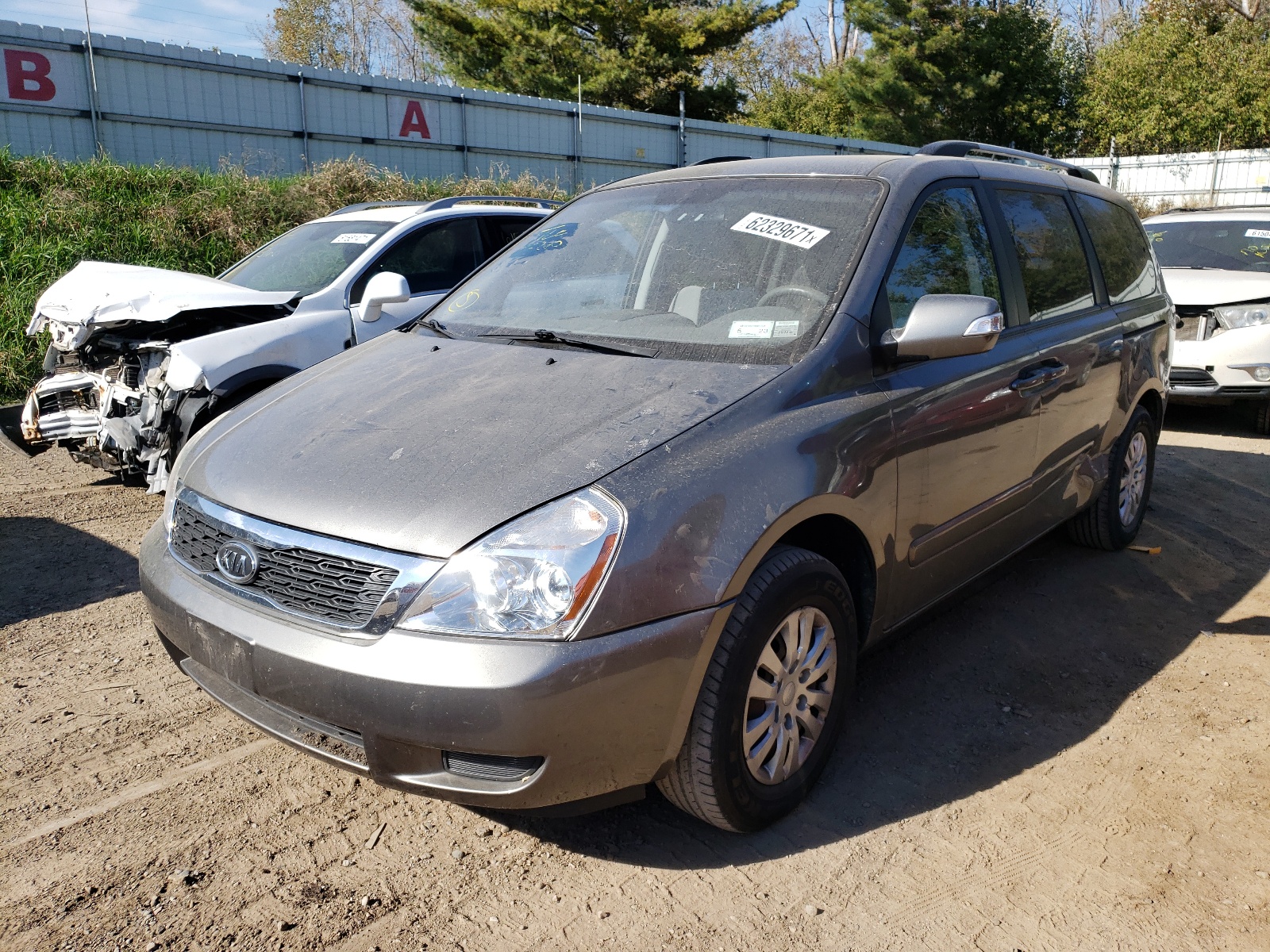 Photo 2 from auction – 2011 KIA SEDONA LX with VIN KNDMG4C79B6414567
