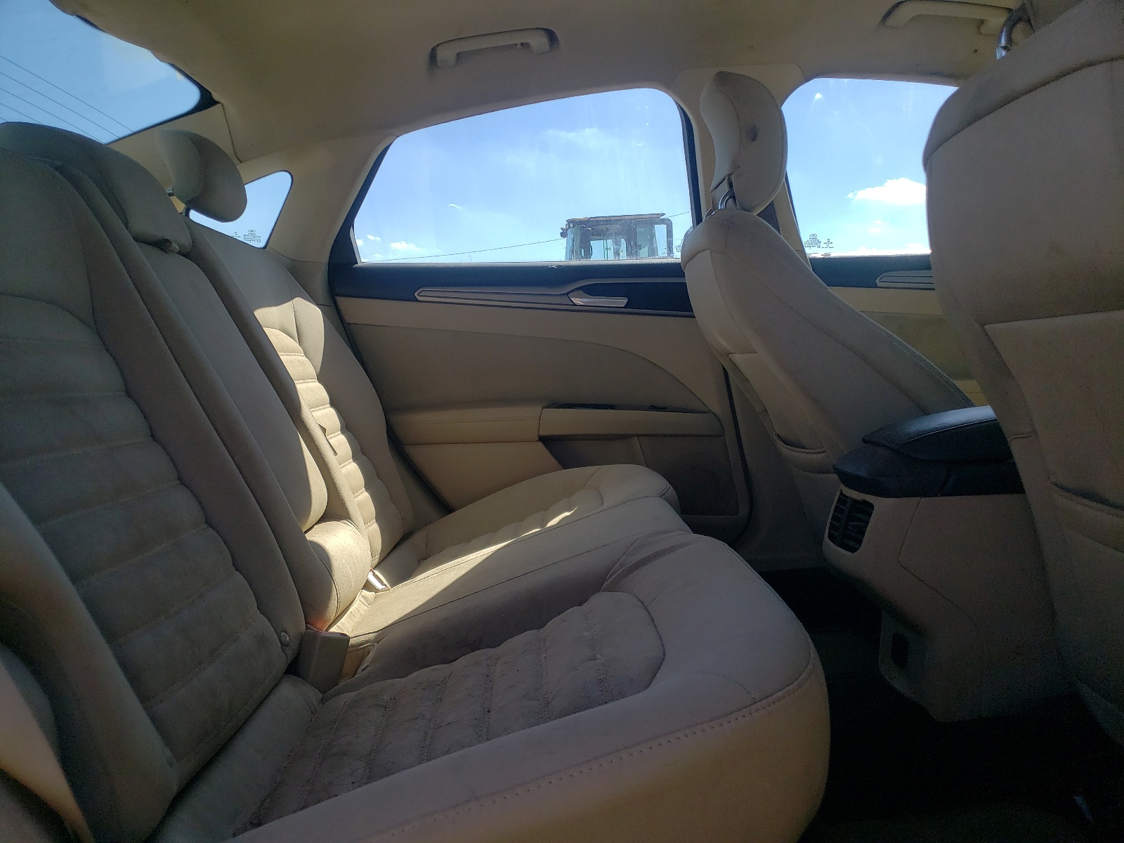 Photo 6 from auction – 2013 FORD FUSION SE with VIN 3FA6P0H75DR202917