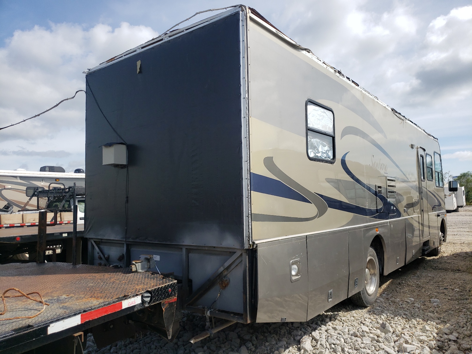 Photo 4 from auction – 2005 WORKHORSE CUSTOM CHASSIS MOTORHOME with VIN 5B4MP67G053397885