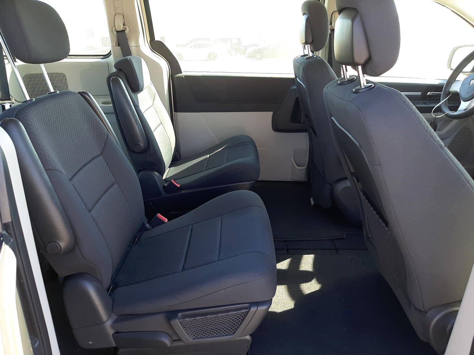 Photo 6 from auction – 2010 DODGE GRAND CARA with VIN 2D4RN4DE5AR356184