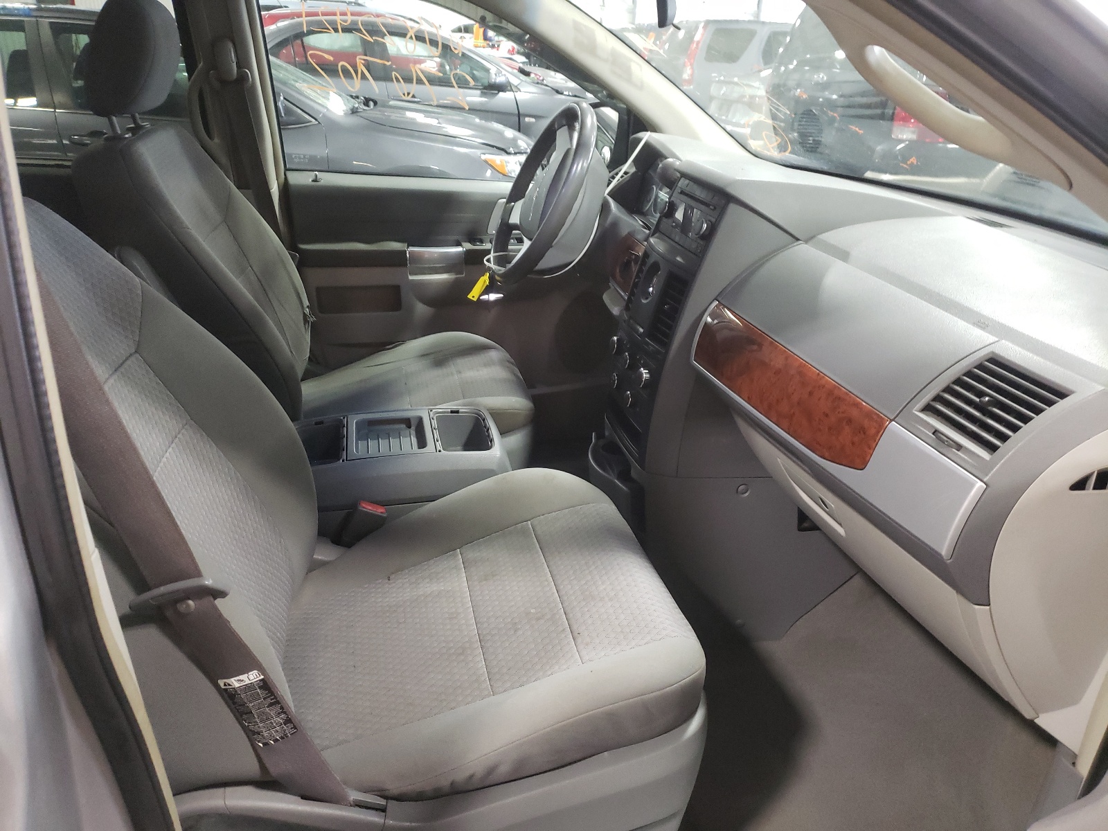 Photo 5 from auction – 2008 CHRYSLER TOWN & COU with VIN 2A8HR54P48R128961