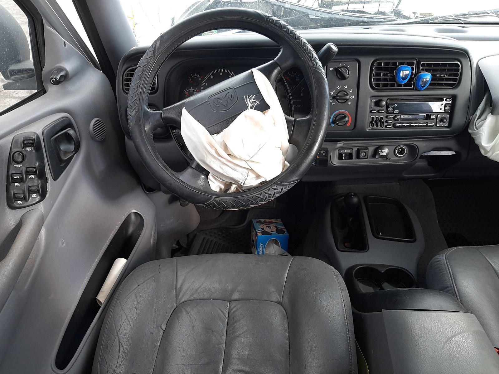 Photo 9 from auction – 1999 DODGE DURANGO with VIN 1B4HS28Y7XF625180