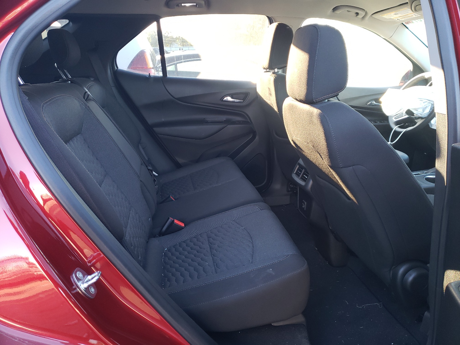 Photo 6 from auction – 2020 CHEVROLET EQUINOX LT with VIN 3GNAXUEV0LS663228