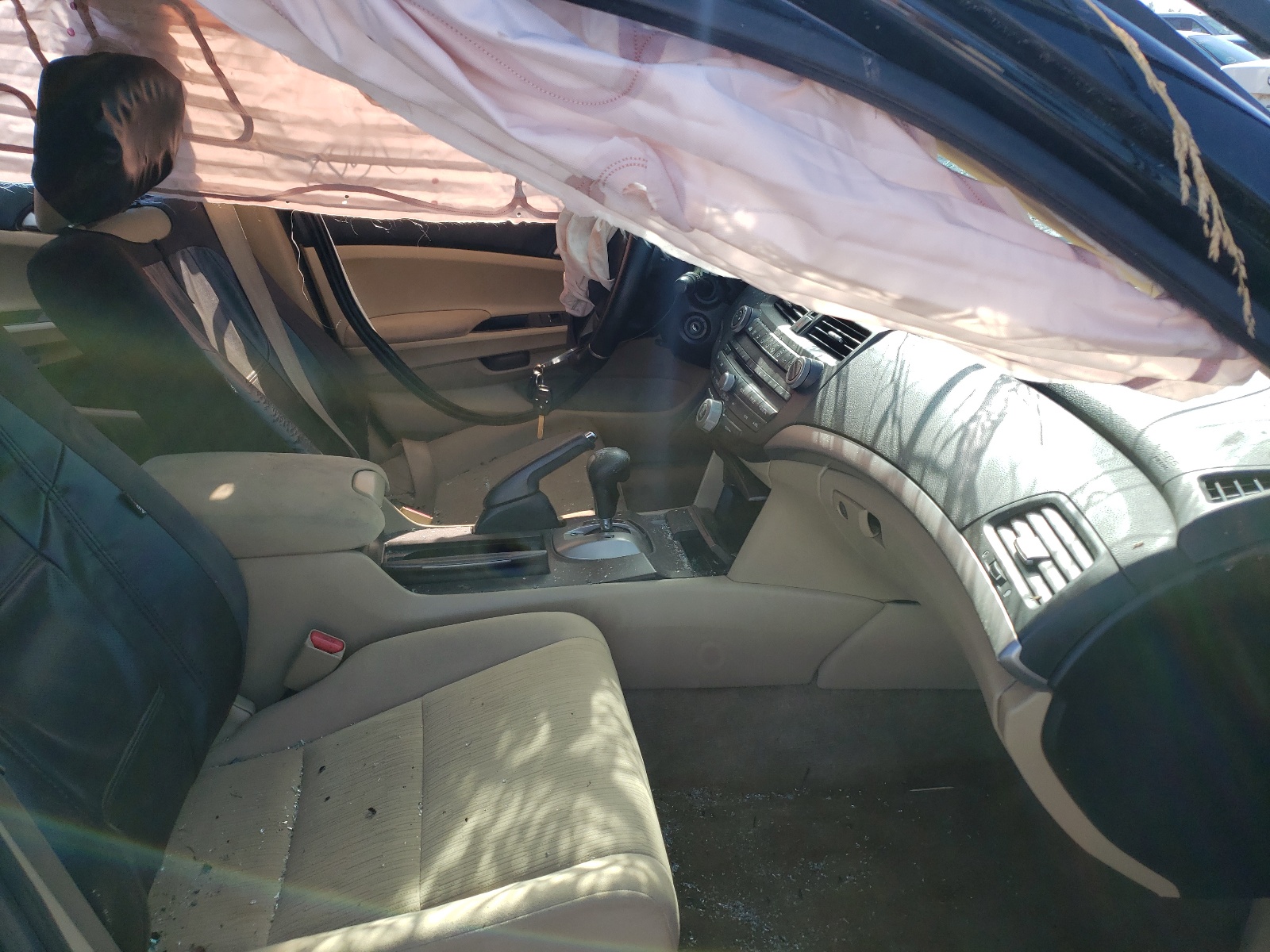Photo 5 from auction – 2011 HONDA ACCORD LXP with VIN 1HGCP2F4XBA111023