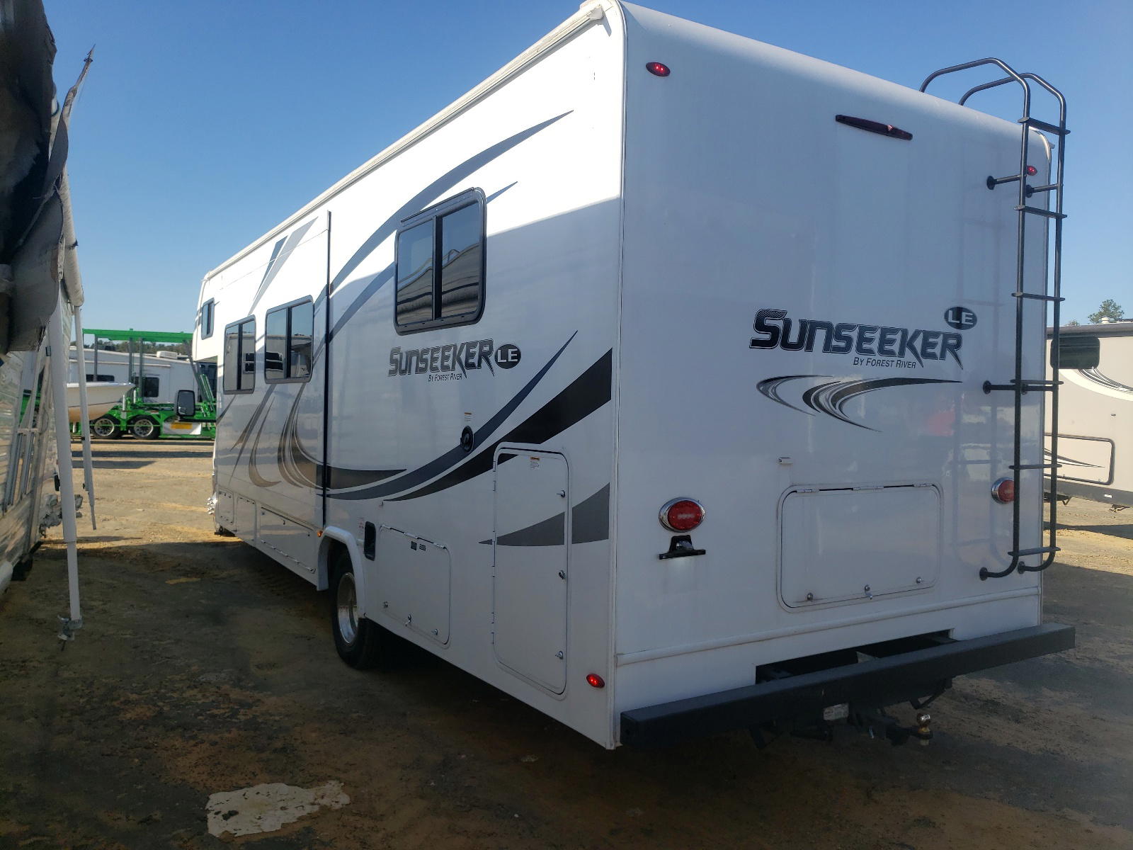Photo 3 from auction – 2018 FORD ECONOLINE with VIN 1FDXE4FS0JDC40493