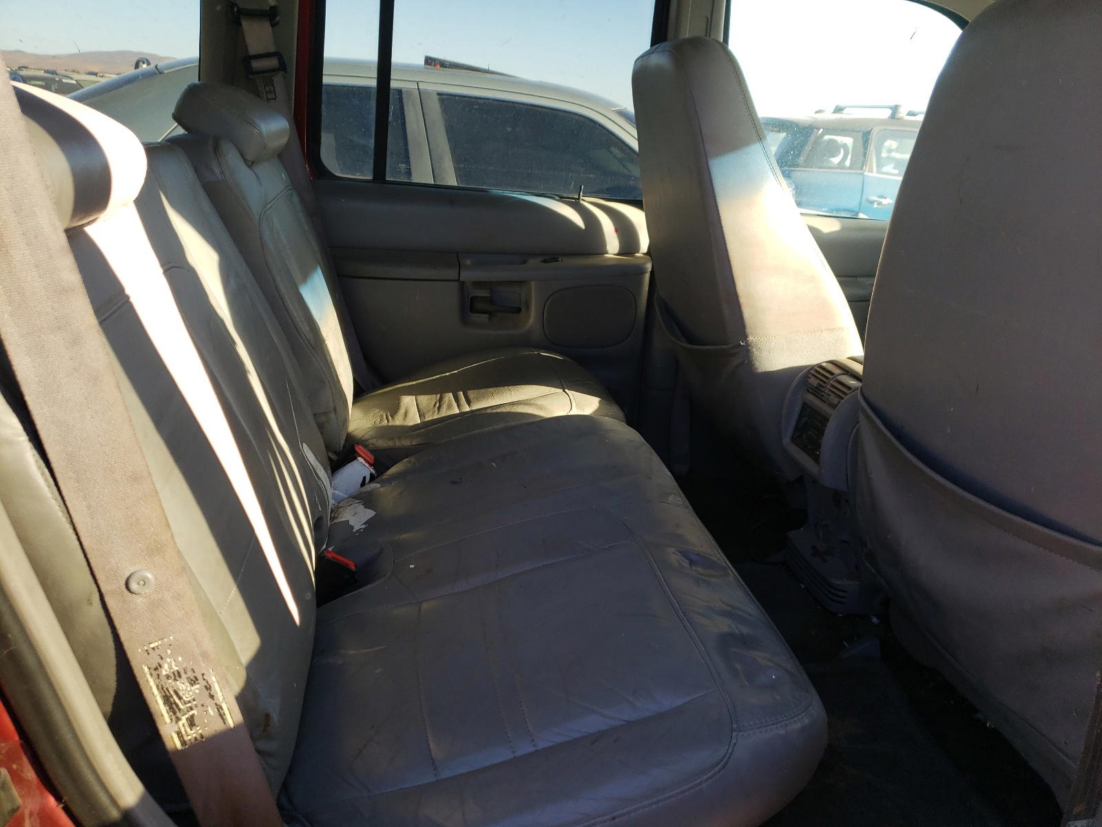 Photo 6 from auction – 2001 FORD EXPLORER X with VIN 1FMZU73E01ZA47811