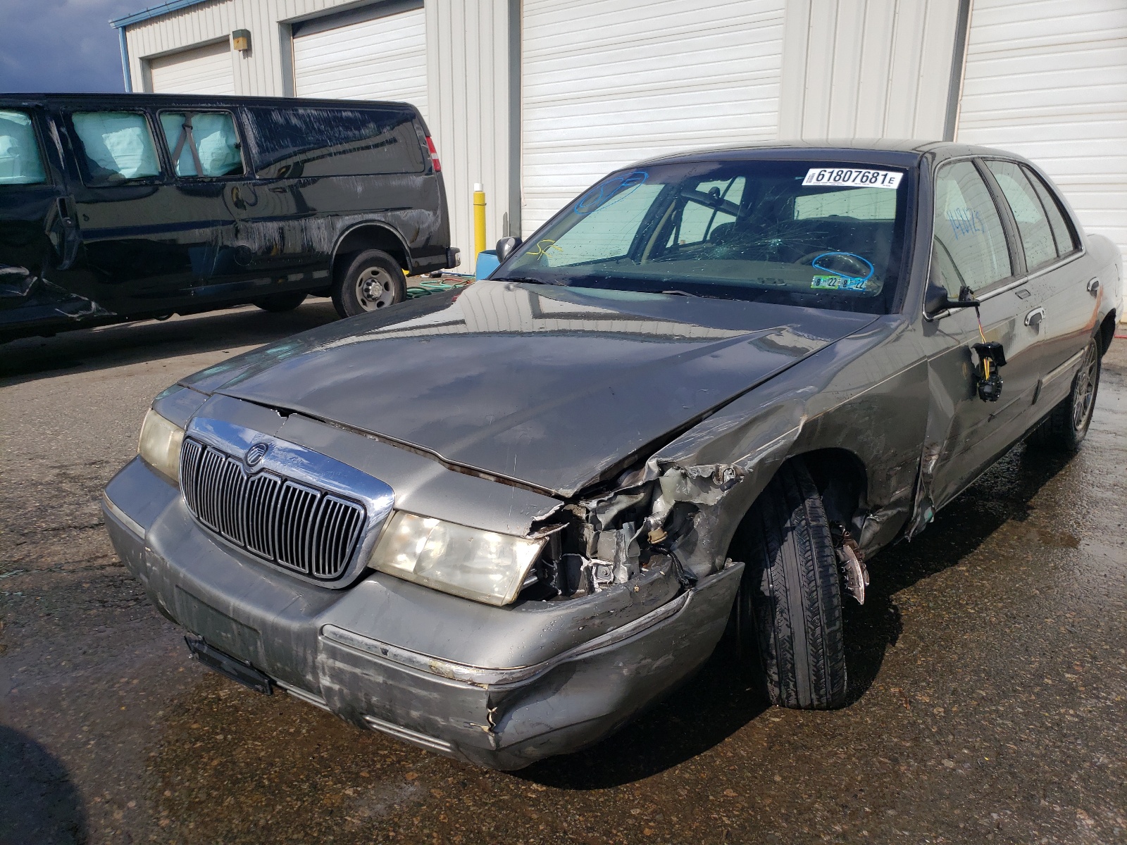 Photo 9 from auction – 2000 MERCURY GRAND MARQ with VIN 2MEFM74W6YX661758