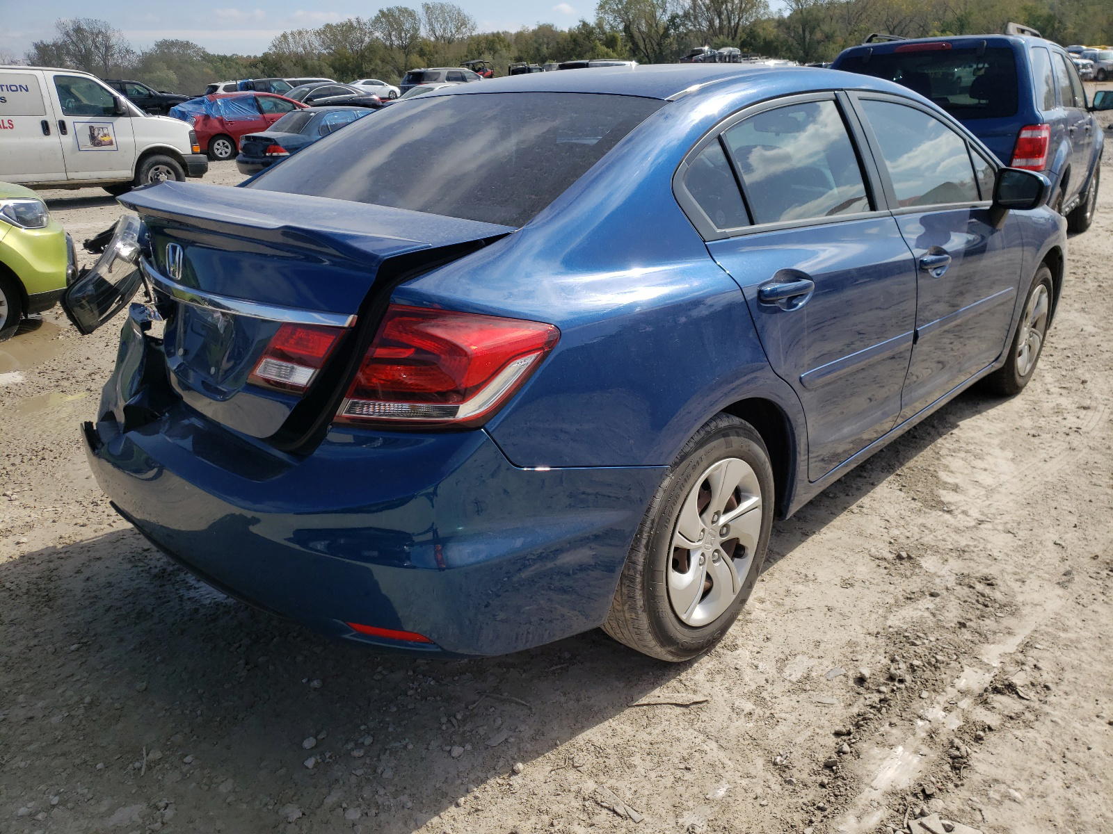 Photo 4 from auction – 2014 HONDA CIVIC LX with VIN 19XFB2F53EE270695