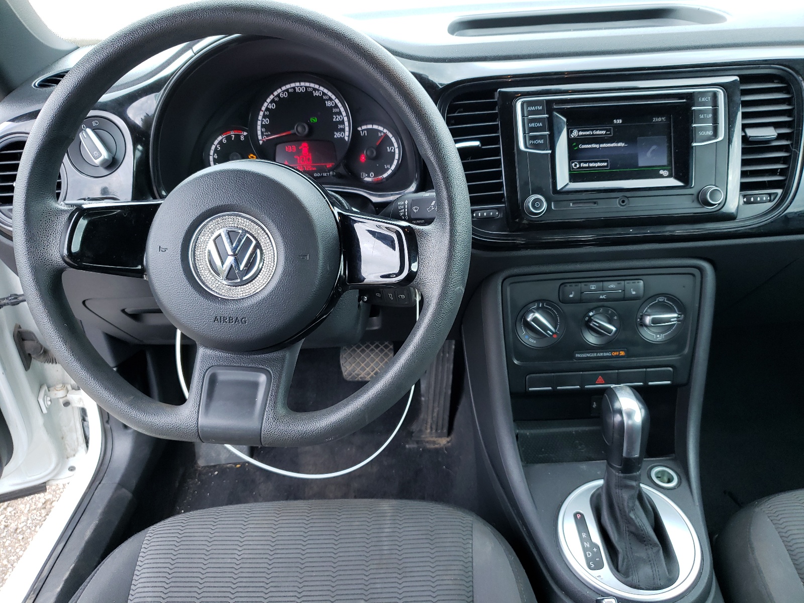 Photo 9 from auction – 2016 VOLKSWAGEN BEETLE SE with VIN 3VWJ07AT2GM622223