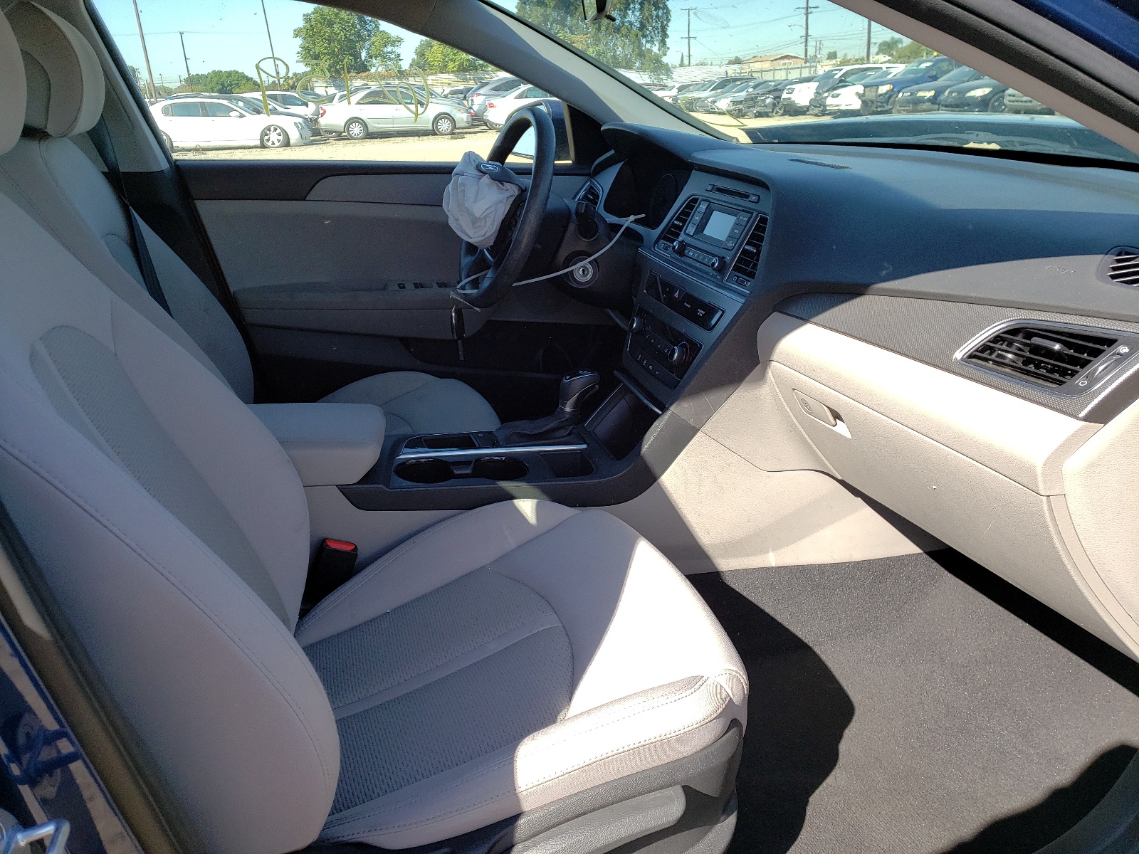 Photo 5 from auction – 2017 HYUNDAI SONATA SE with VIN 5NPE24AF6HH581478