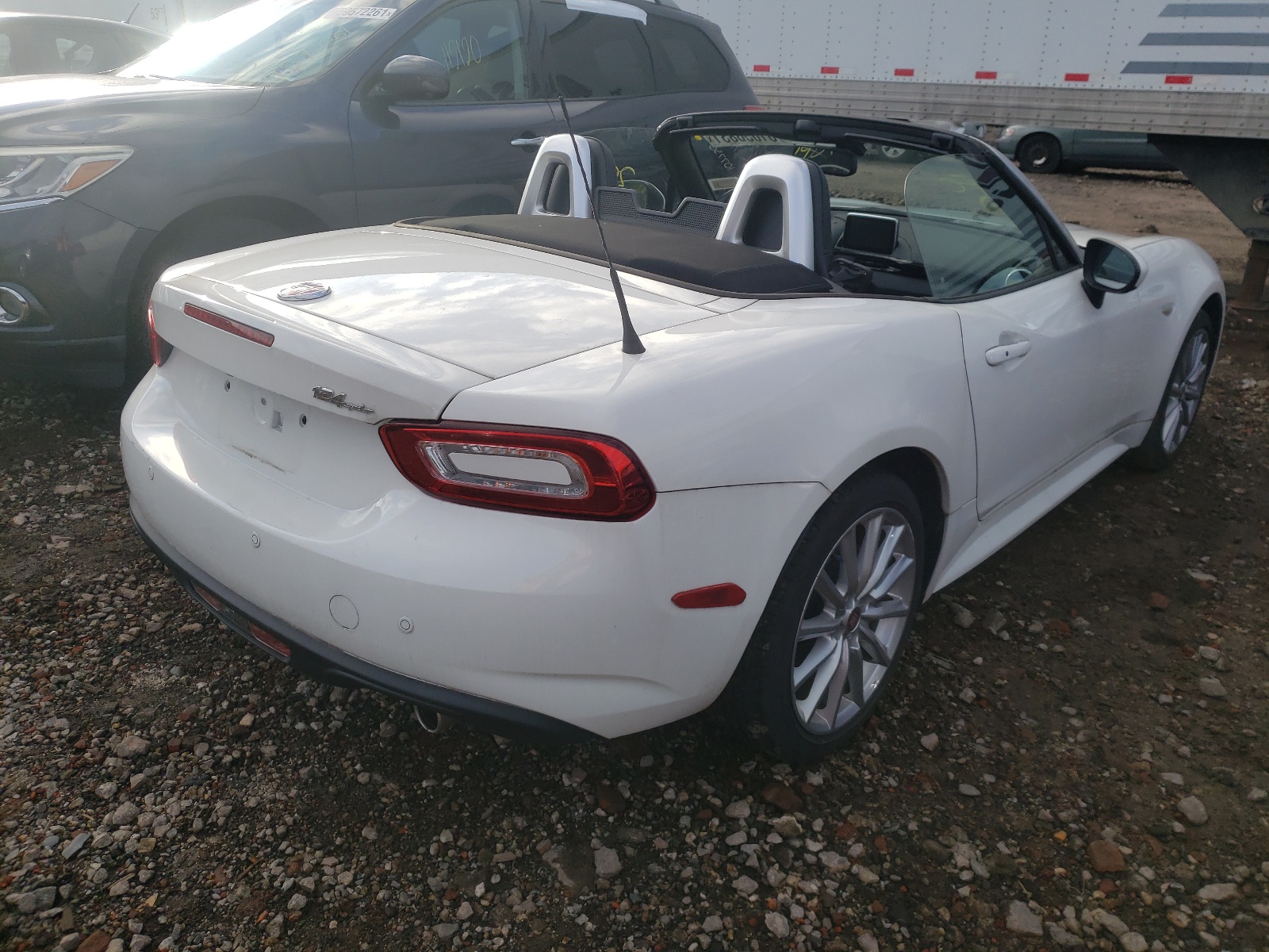 Photo 4 from auction – 2017 FIAT 124 SPIDER with VIN JC1NFAEKXH0107750