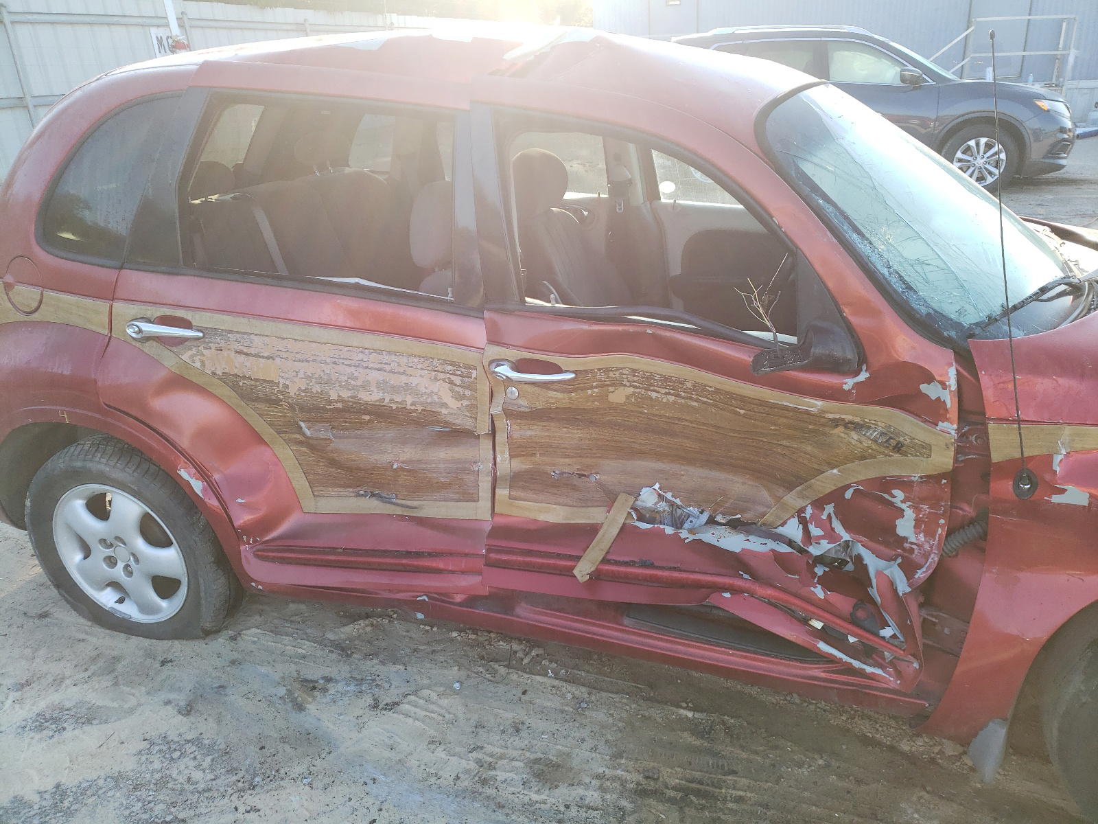 Photo 9 from auction – 2002 CHRYSLER PT CRUISER with VIN 3C4FY58B32T364439
