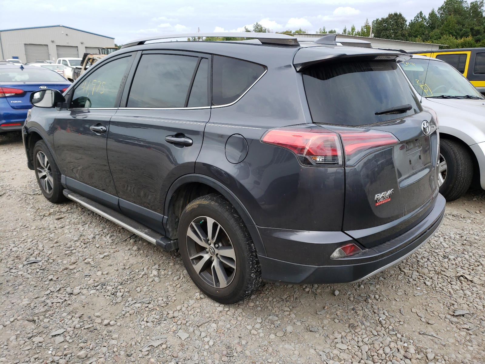 Photo 3 from auction – 2017 TOYOTA RAV4 XLE with VIN JTMWFREV2HD097482