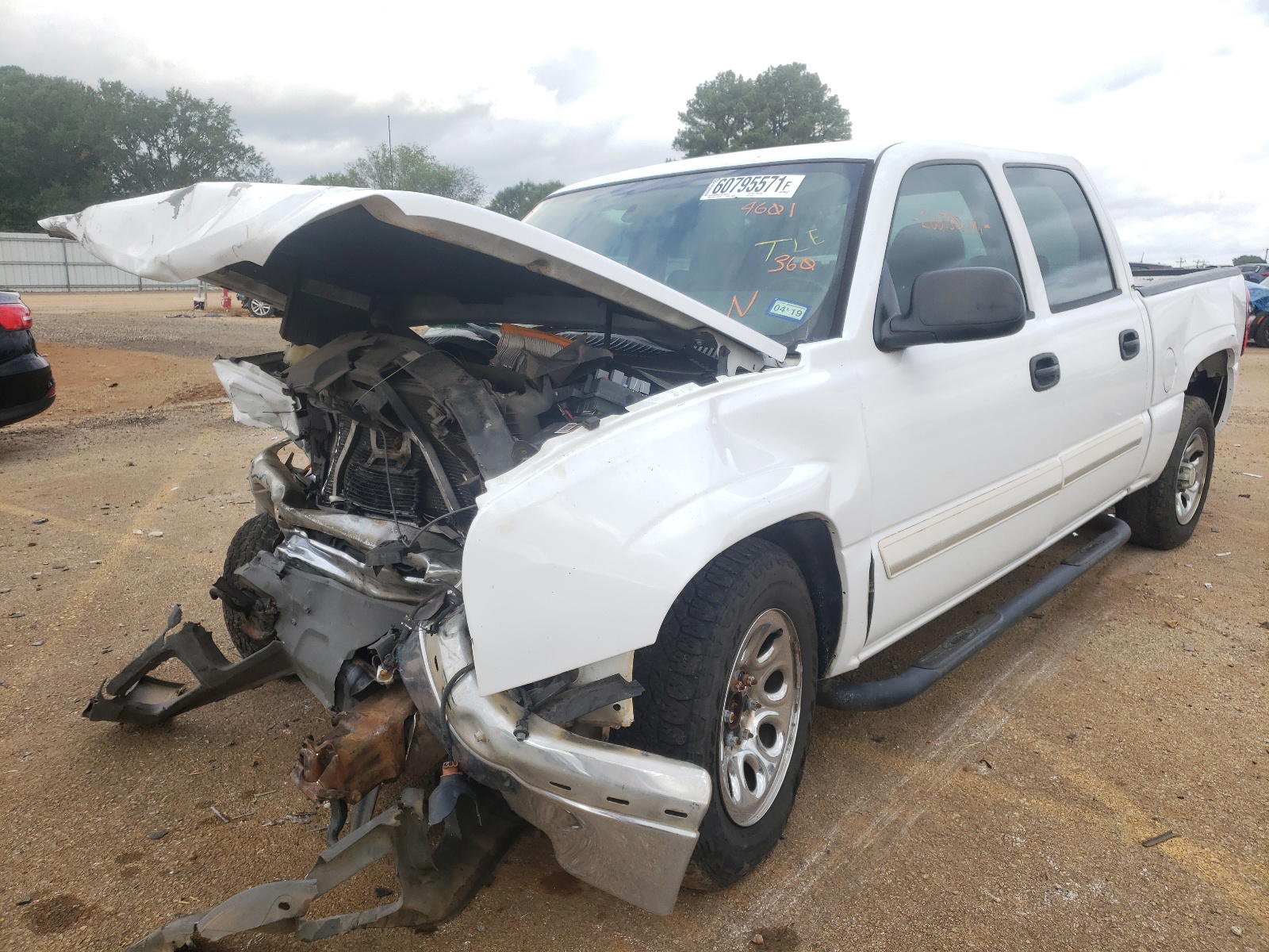 Photo 2 from auction – 2005 CHEVROLET SILVERADO with VIN 2GCEC13T551324601