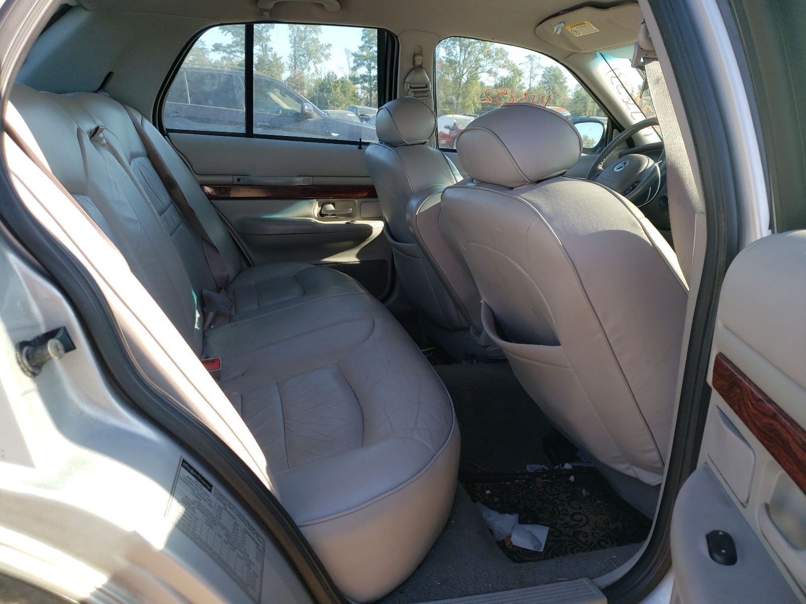Photo 6 from auction – 2001 MERCURY GRAND MARQ with VIN 2MEFM75W21X711513