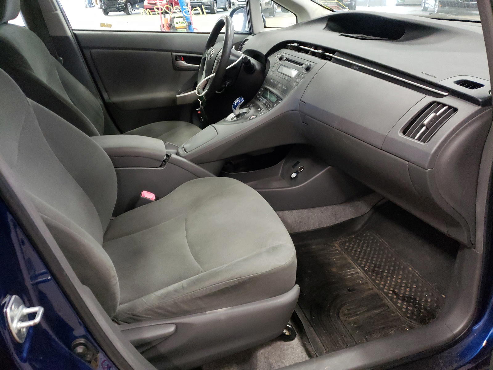 Photo 5 from auction – 2011 TOYOTA PRIUS with VIN JTDKN3DU3A5199784