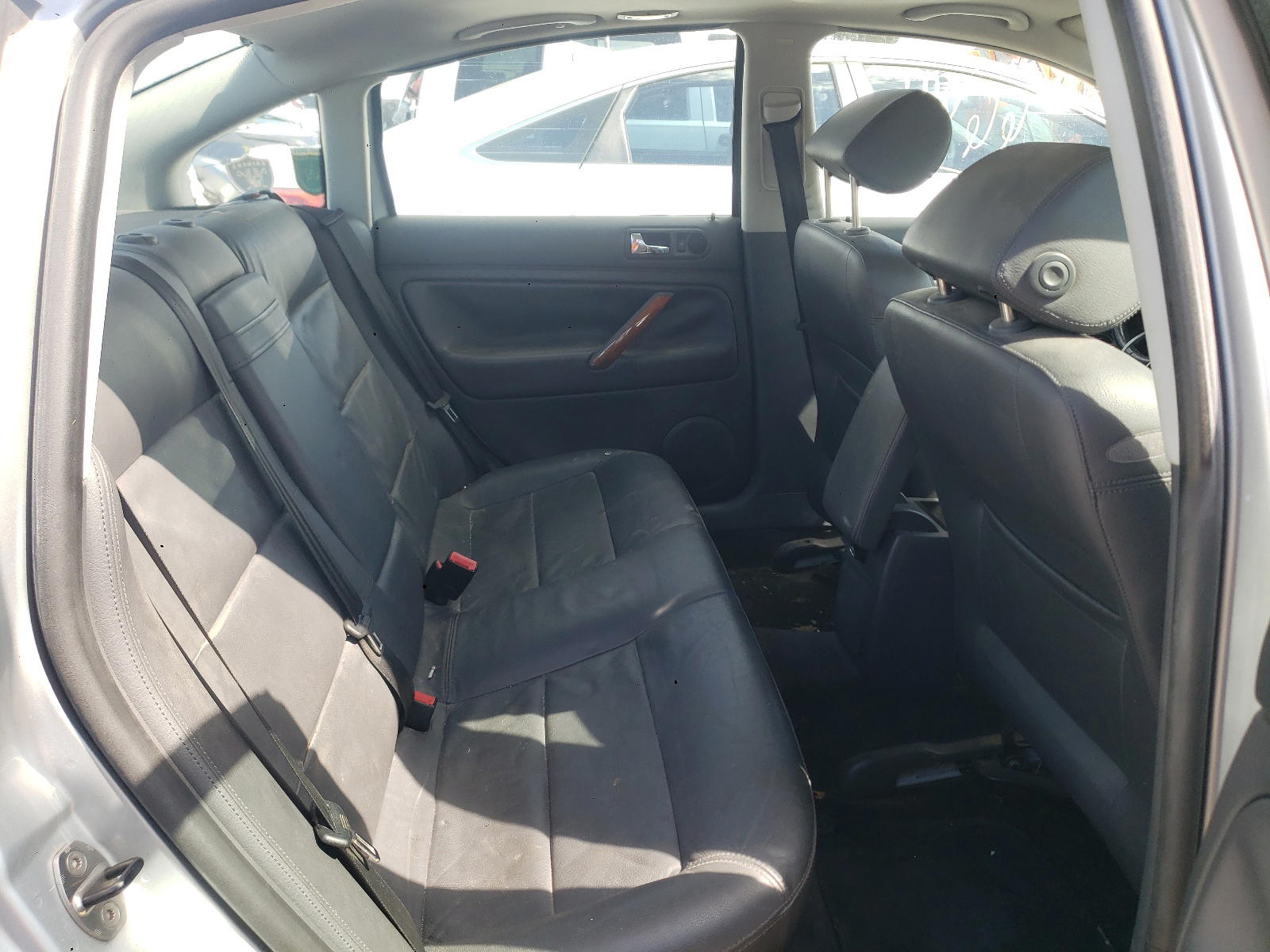 Photo 6 from auction – 2004 VOLKSWAGEN PASSAT with VIN WVWPD63B34E220406