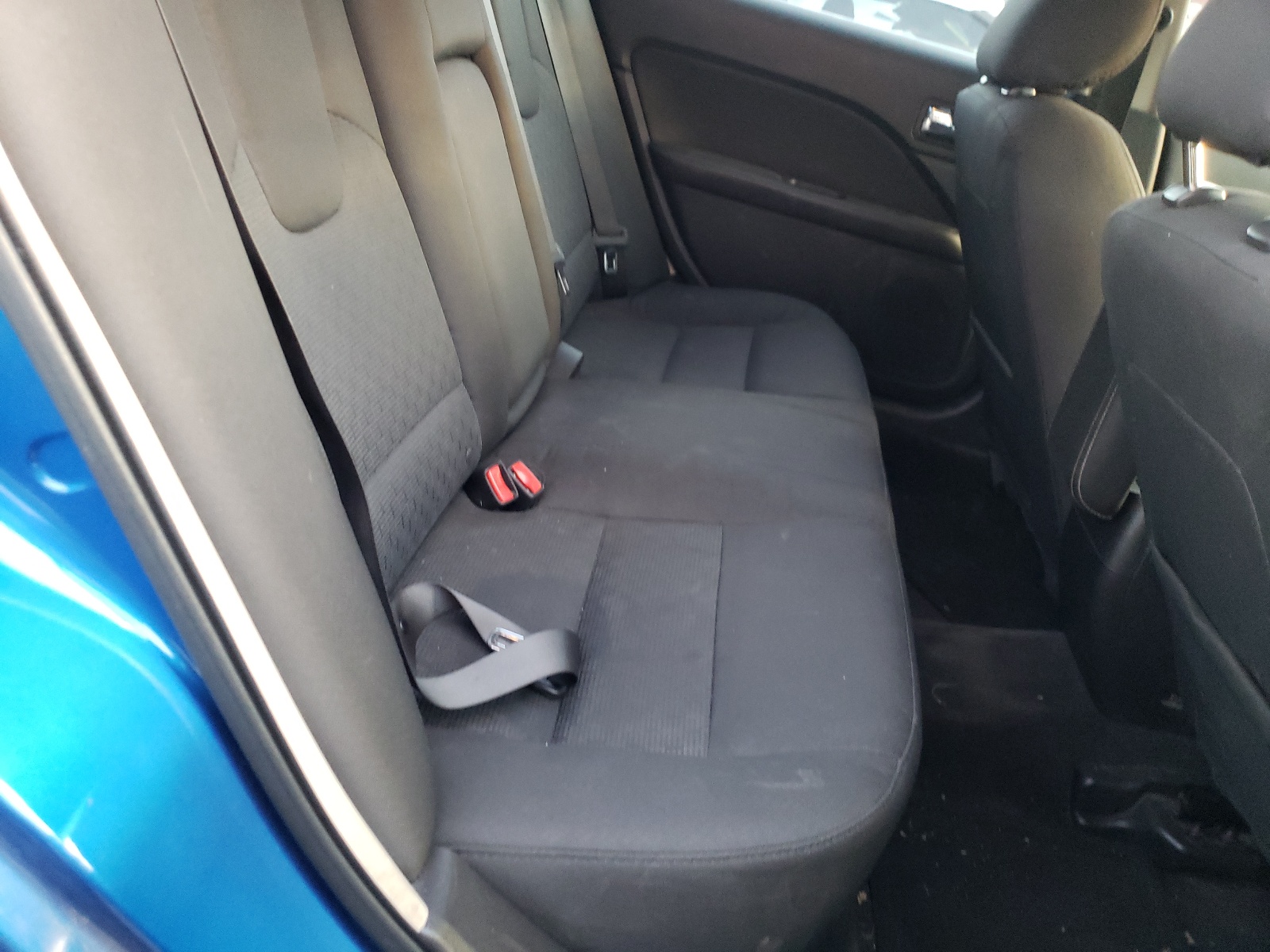 Photo 6 from auction – 2011 FORD FUSION SE with VIN 3FAHP0HA0BR312422