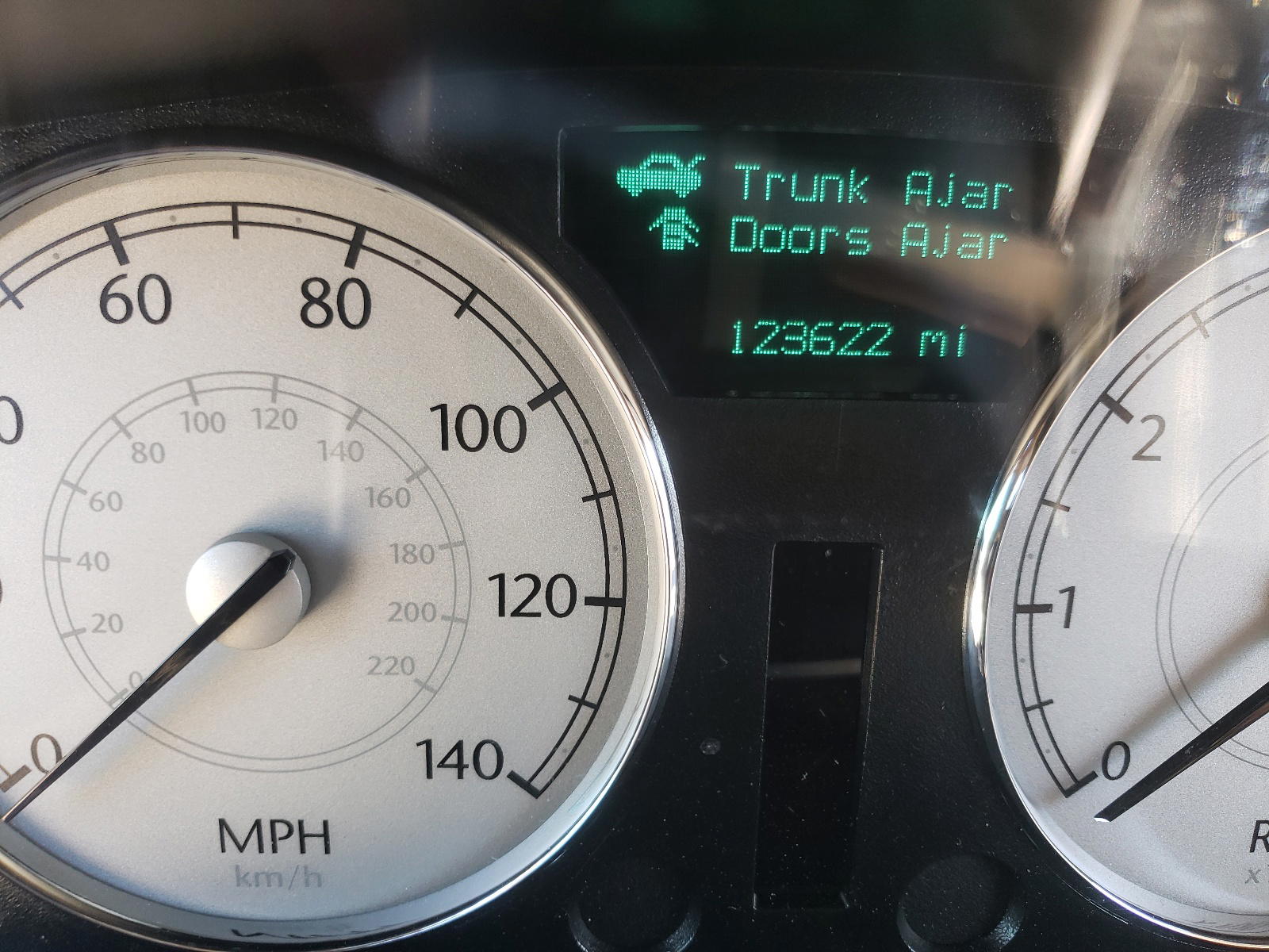 Photo 8 from auction – 2007 CHRYSLER 300 with VIN 2C3KA53G27H659283