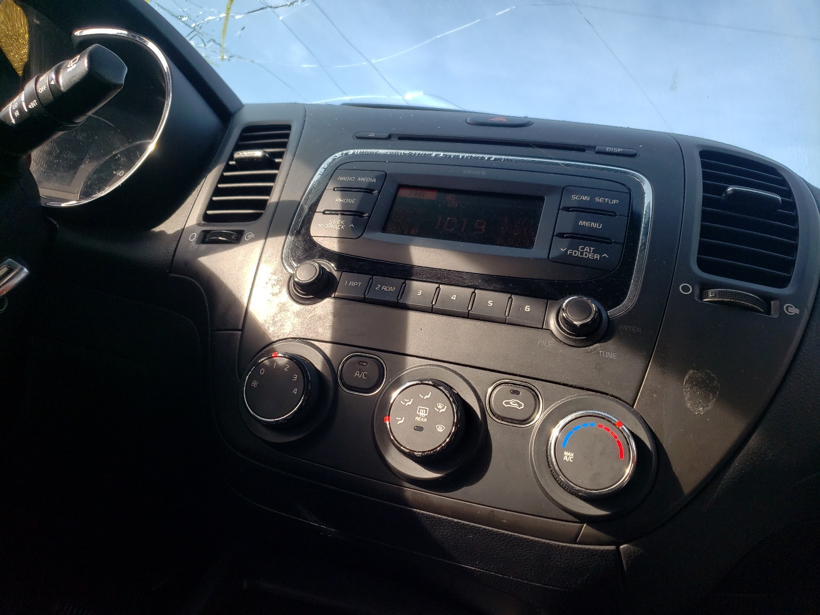 Photo 9 from auction – 2017 KIA FORTE LX with VIN KNAFK5A82H5702046