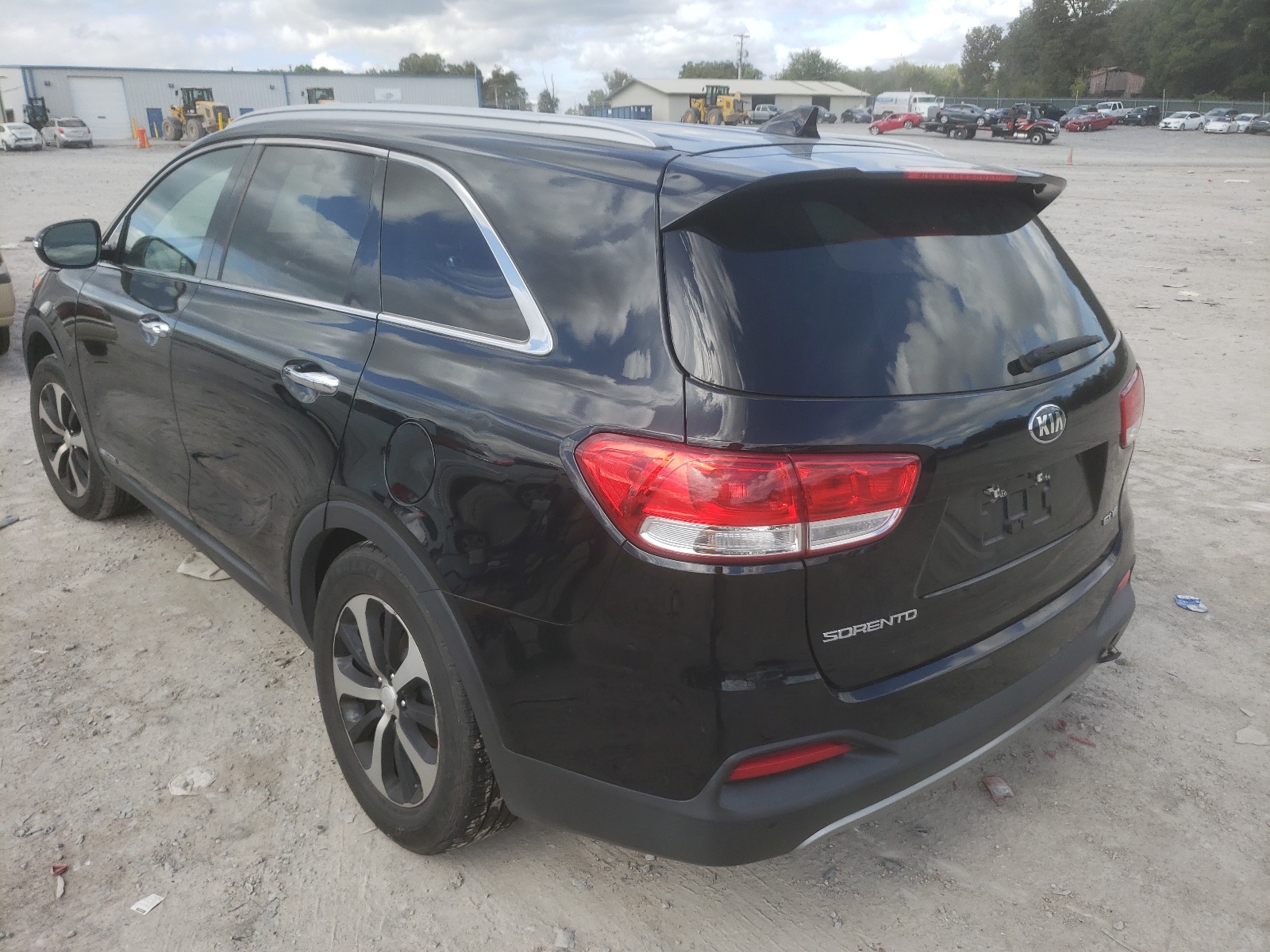 Photo 3 from auction – 2016 KIA SORENTO EX with VIN 5XYPHDA5XGG160450