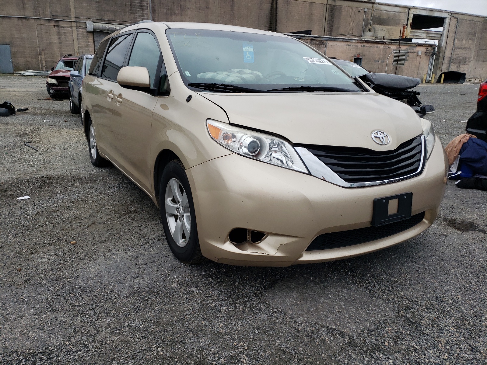 TOYOTA SIENNA LE 2014 with VIN 5TDKK3DC1ES475945 - Photo from auction