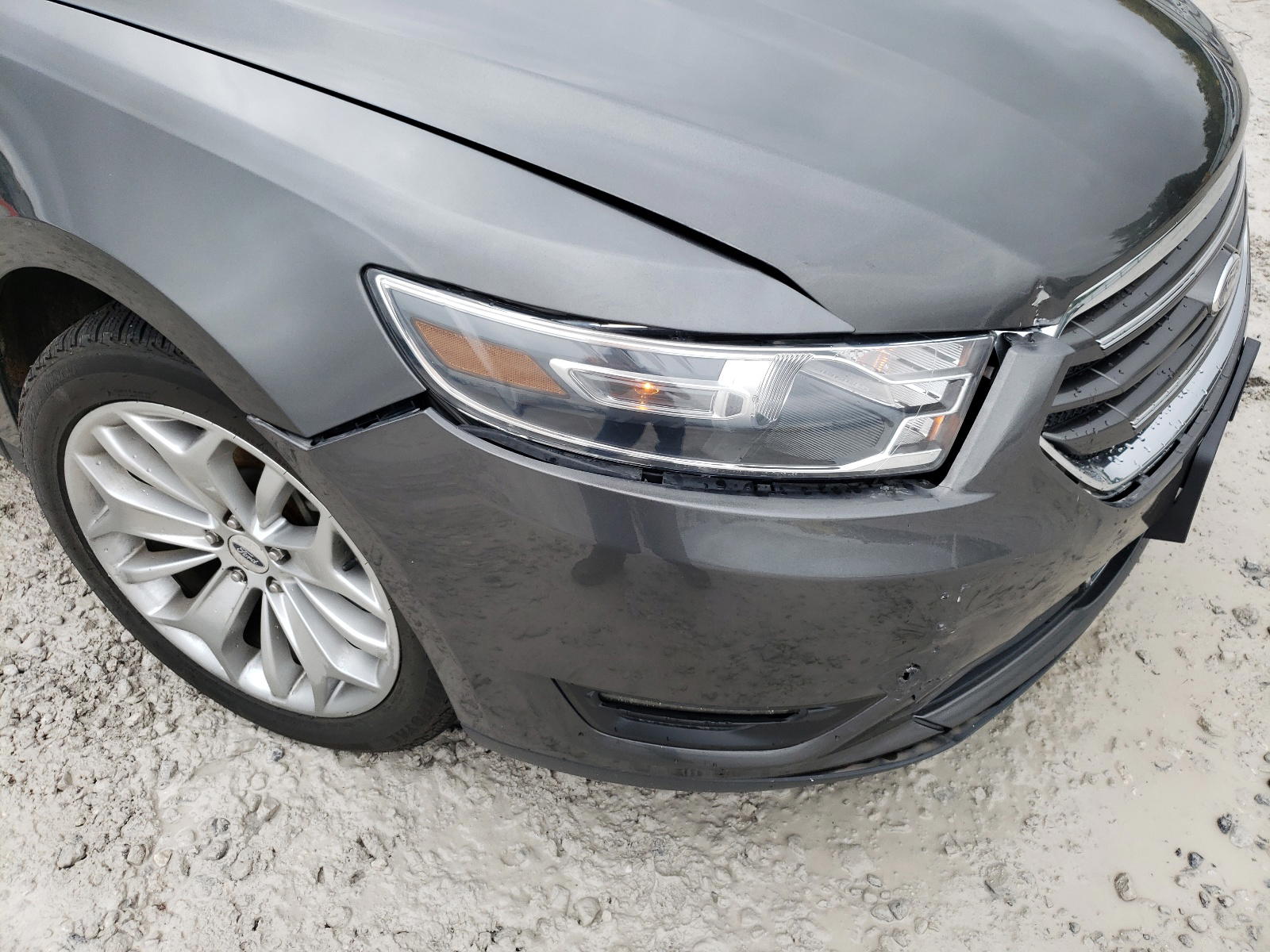 Photo 9 from auction – 2016 FORD TAURUS LIM with VIN 1FAHP2F8XGG114246