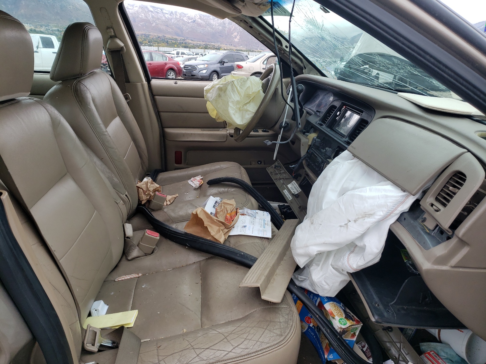 Photo 5 from auction – 2004 FORD CROWN VICT with VIN 2FAFP74W94X132927