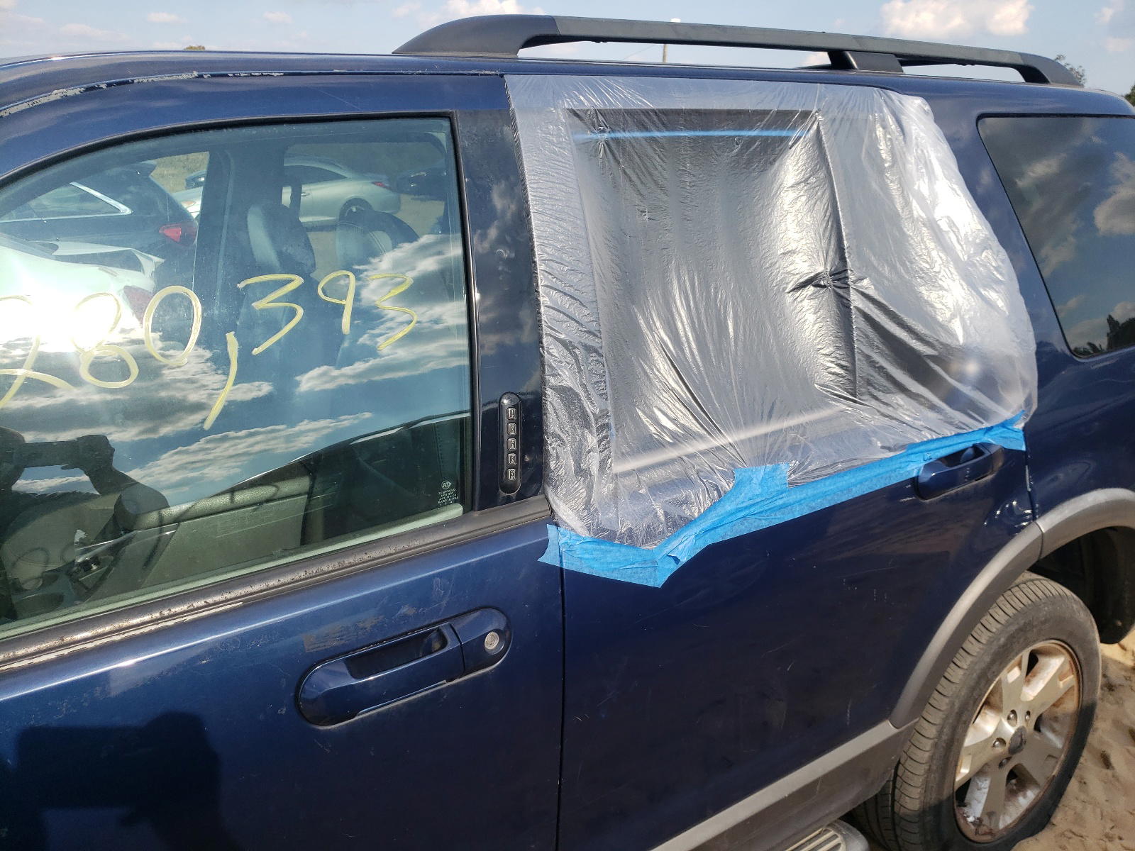 Photo 9 from auction – 2004 FORD EXPLORER X with VIN 1FMDU73W94UB06309