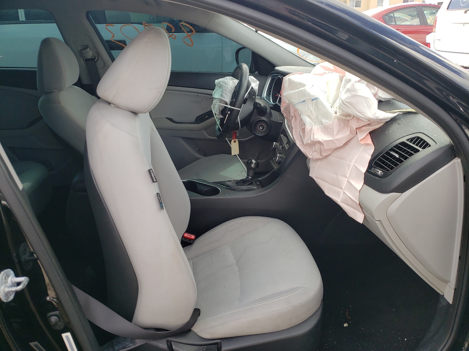 Photo 5 from auction – 2015 KIA OPTIMA LX with VIN 5XXGM4A70FG412173