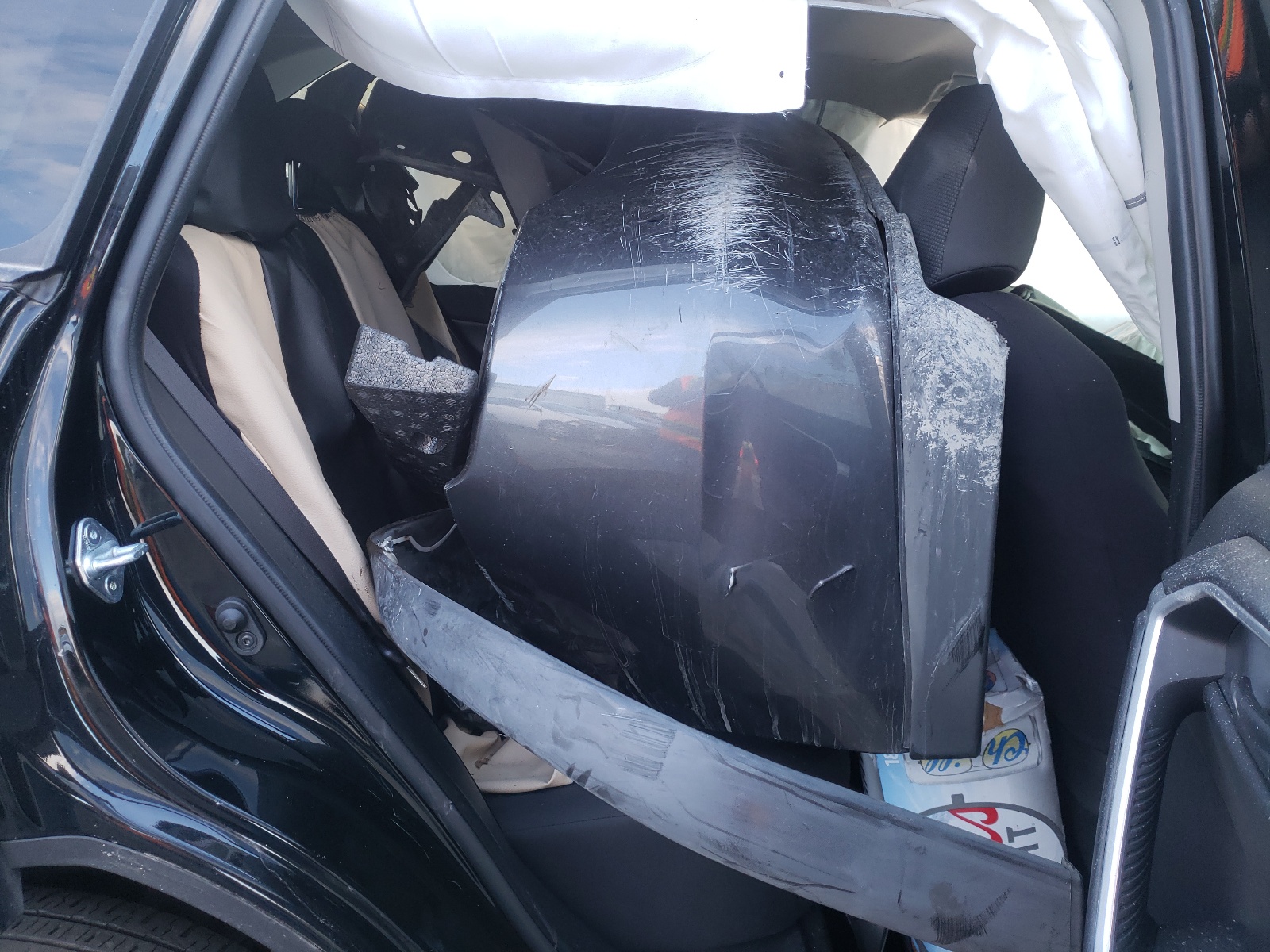 Photo 6 from auction – 2020 TOYOTA RAV4 LE with VIN JTMF1RFV1LD530179