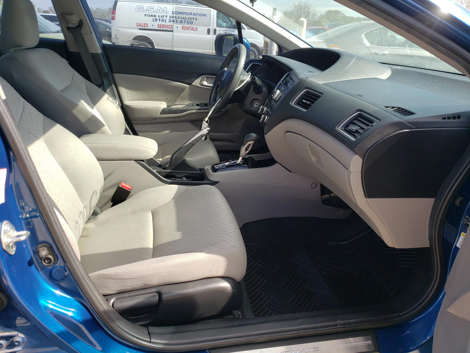 Photo 5 from auction – 2014 HONDA CIVIC LX with VIN 19XFB2F53EE270695