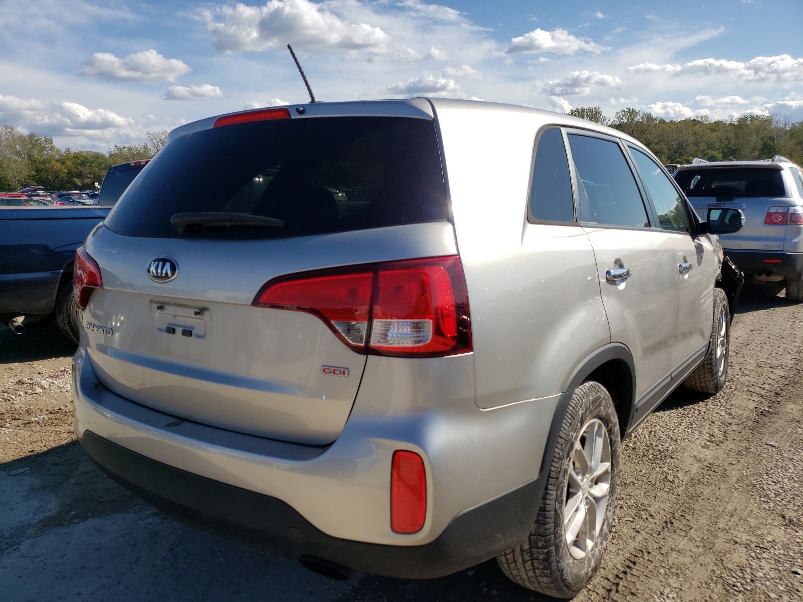 Photo 4 from auction – 2015 KIA SORENTO LX with VIN 5XYKT3A69FG646421