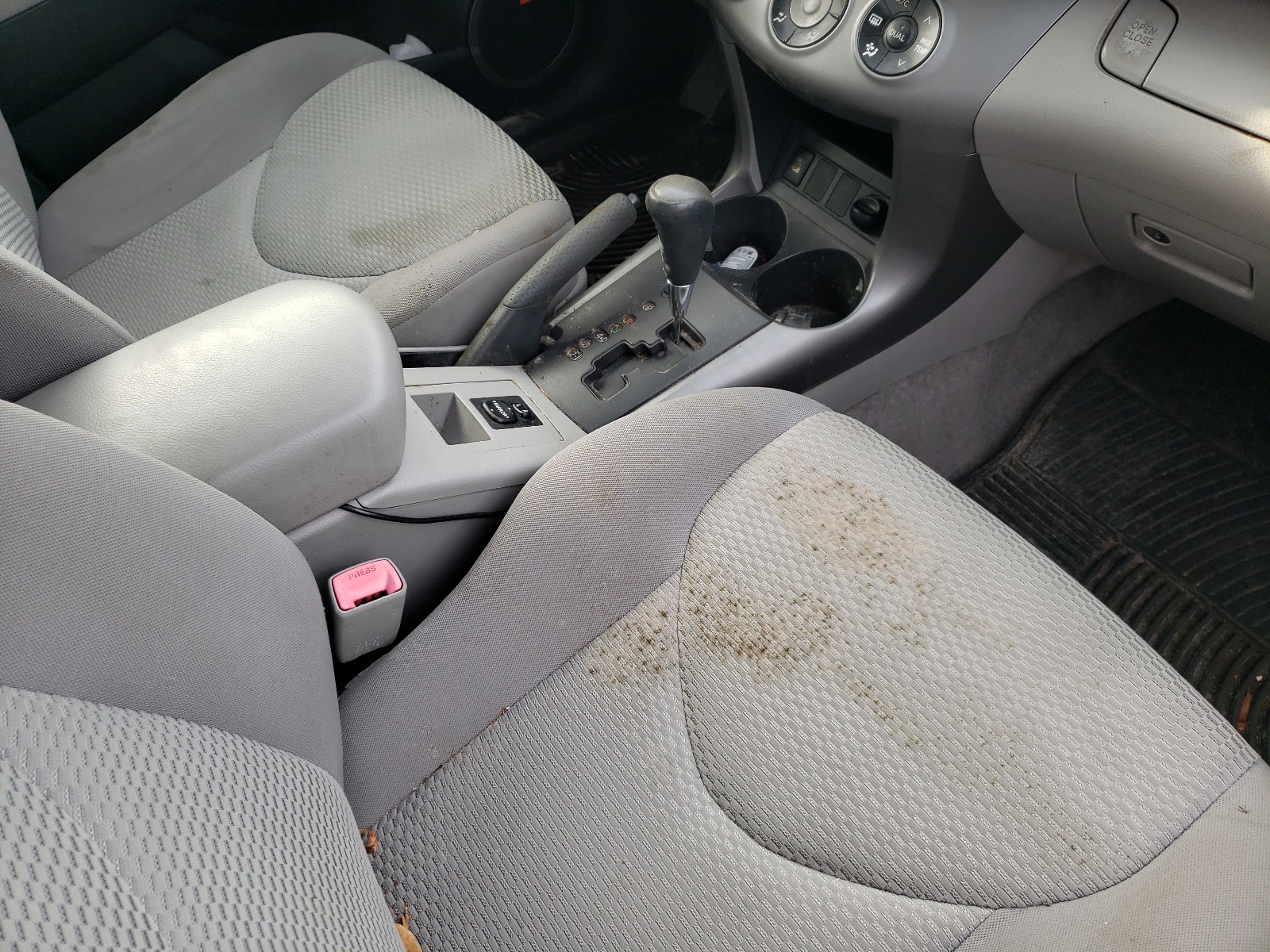 Photo 9 from auction – 2006 TOYOTA RAV4 LIMIT with VIN JTMBK31V265010801