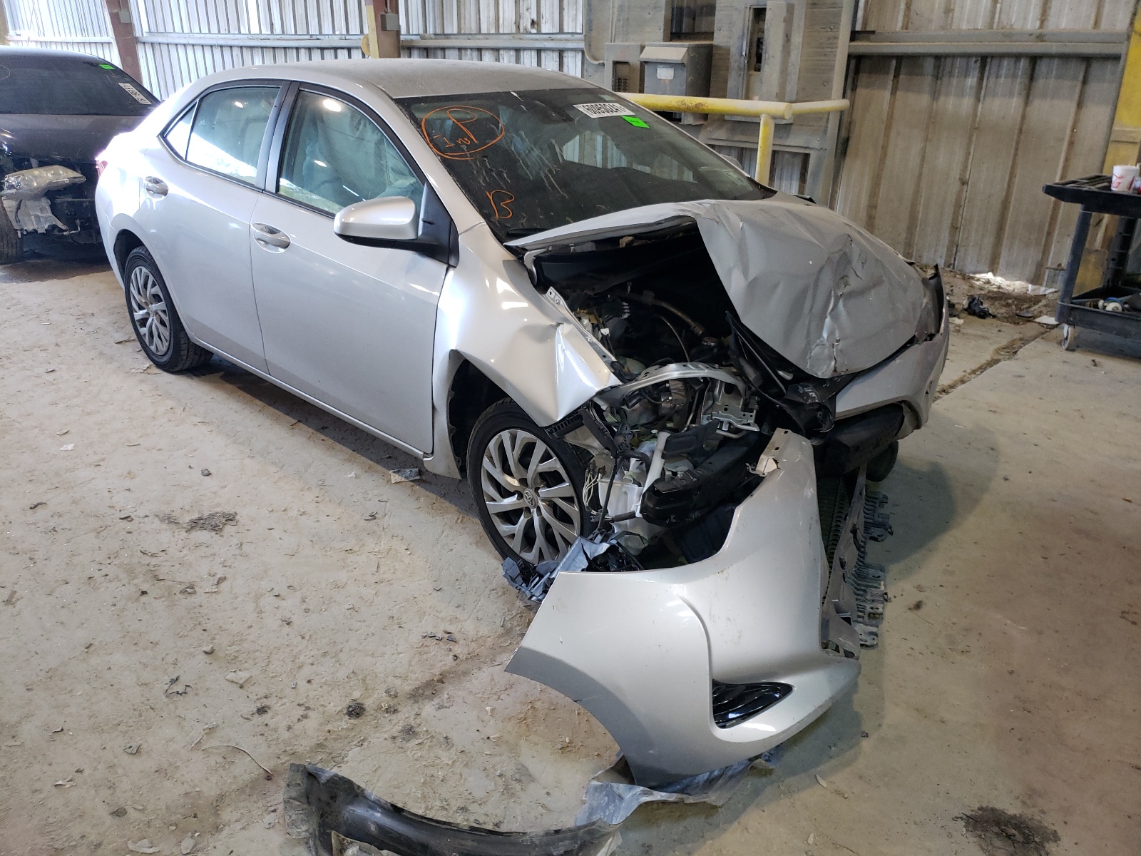 TOYOTA COROLLA L 2018 with VIN 5YFBURHE3JP752963 - Photo from auction