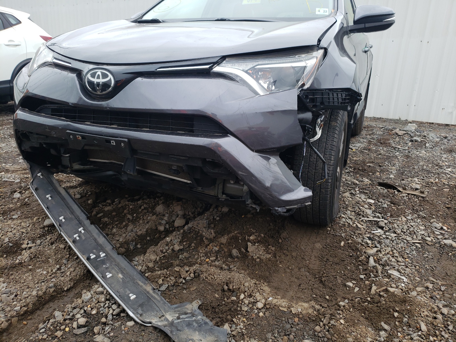 Photo 9 from auction – 2017 TOYOTA RAV4 XLE with VIN JTMRFREV0HJ702050