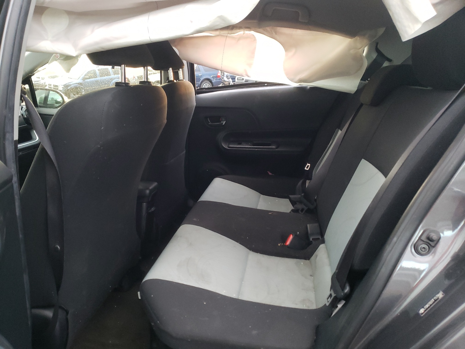 Photo 6 from auction – 2015 TOYOTA PRIUS C with VIN JTDKDTB37F1579660