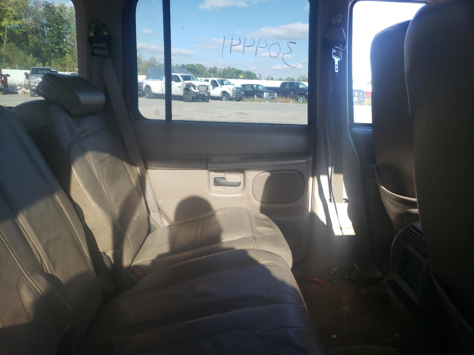 Photo 6 from auction – 2000 FORD EXPLORER X with VIN 1FMZU73E8YUB63801