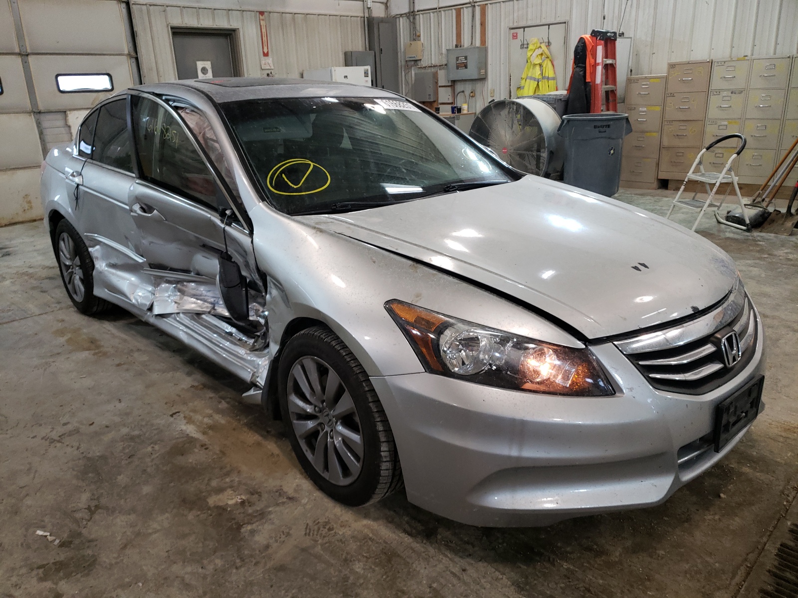 HONDA ACCORD EXL 2011 with VIN 1HGCP2F8XBA131047 - Photo from auction