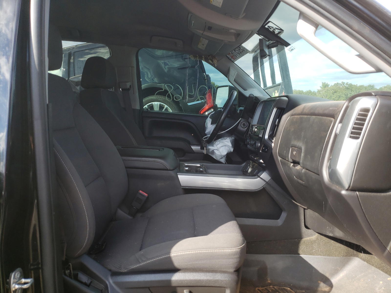 Photo 5 from auction – 2016 CHEVROLET SILVERADO with VIN 3GCUKREC3GG111540