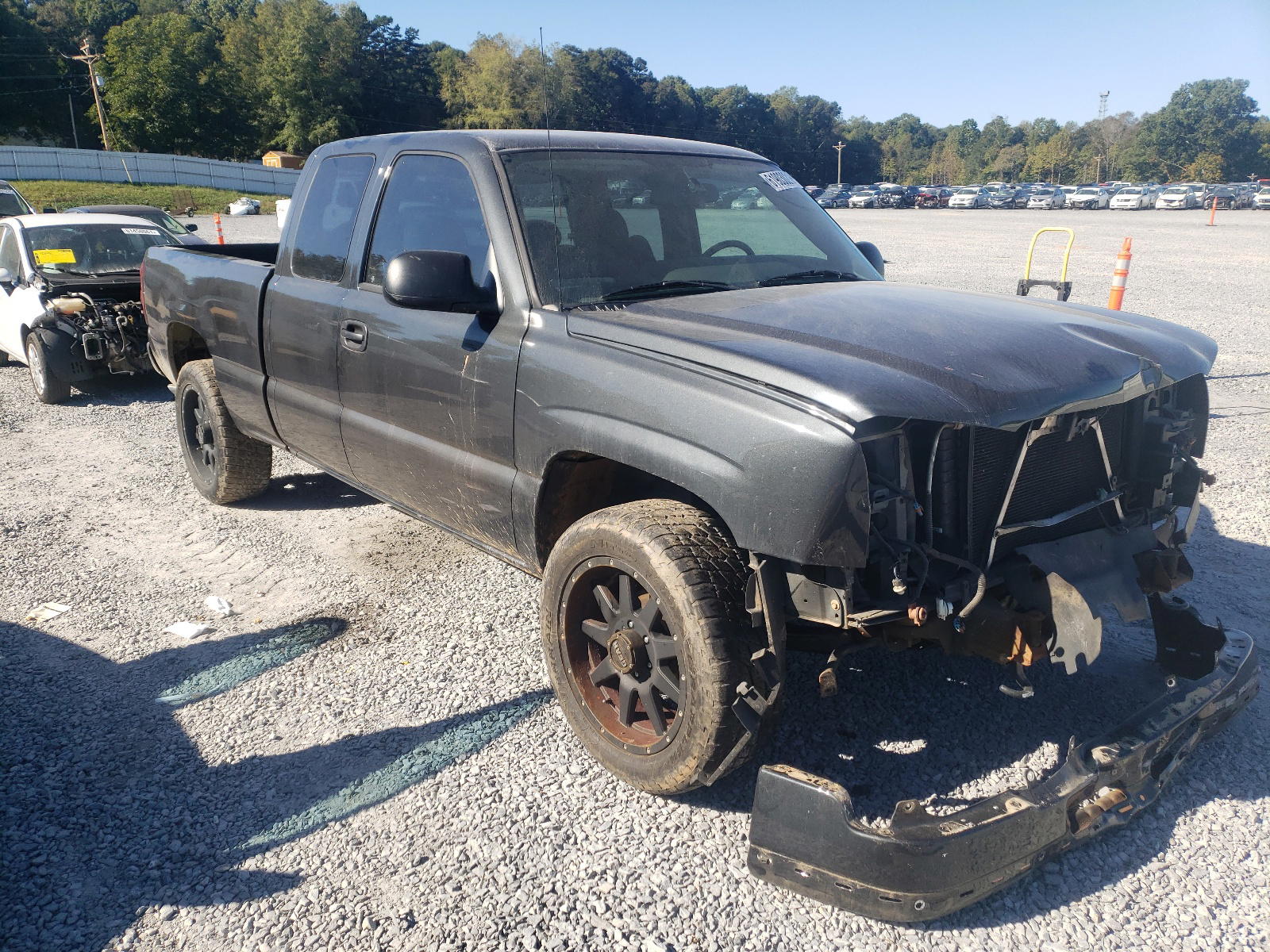 CHEVROLET SILVERADO 2004 with VIN 1GCEC19V24Z122636 - Photo from auction