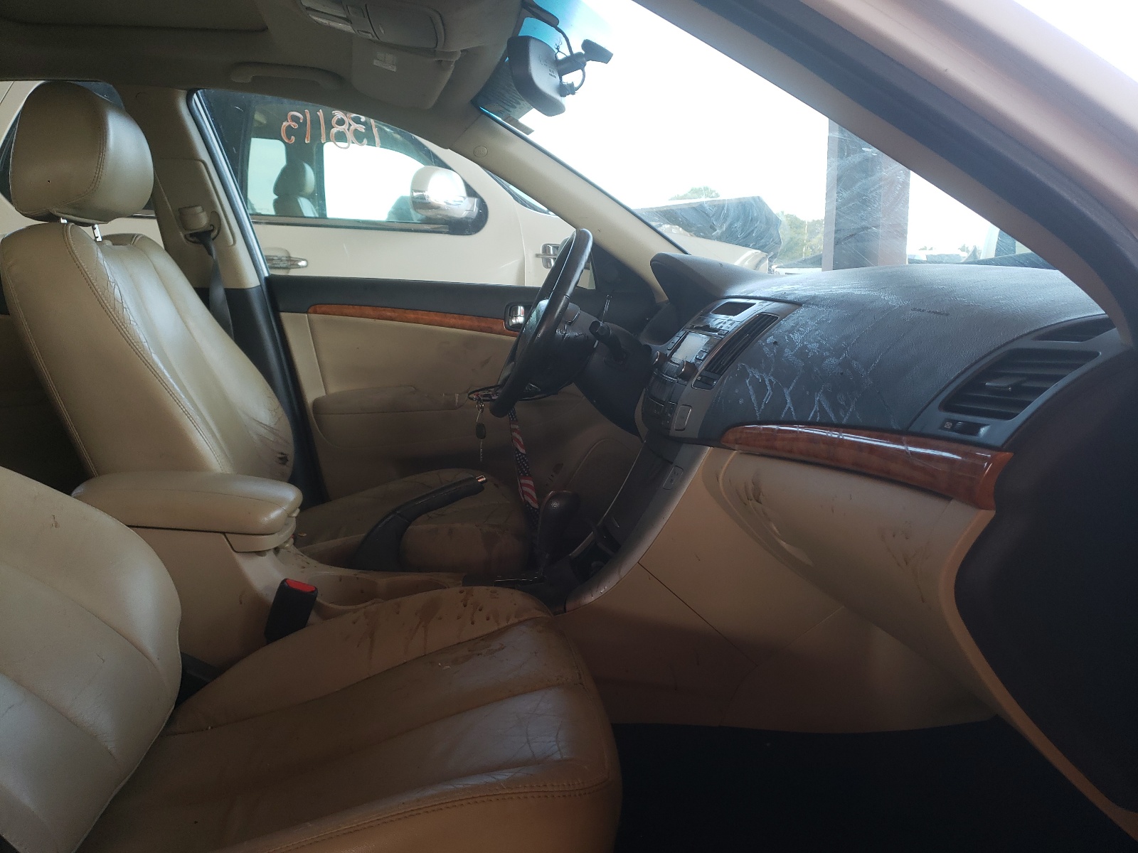 Photo 5 from auction – 2010 HYUNDAI SONATA SE with VIN 5NPEU4AC0AH652910