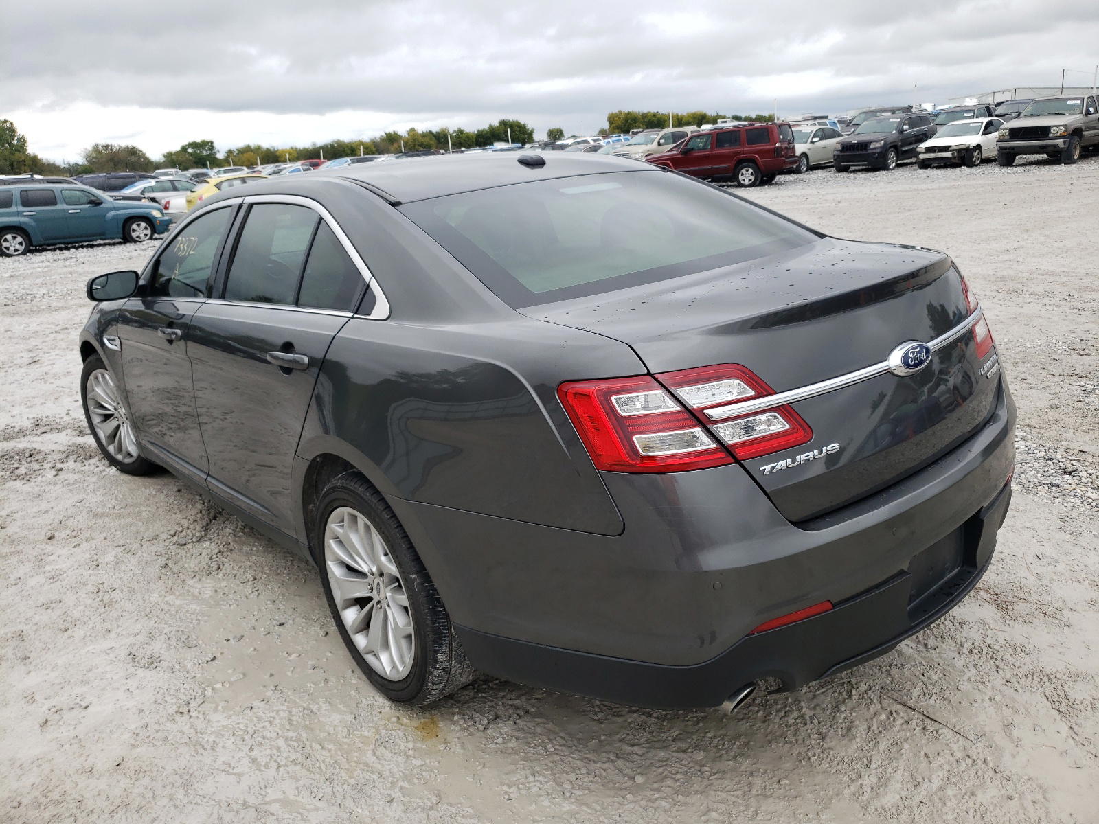 Photo 3 from auction – 2016 FORD TAURUS LIM with VIN 1FAHP2F8XGG114246