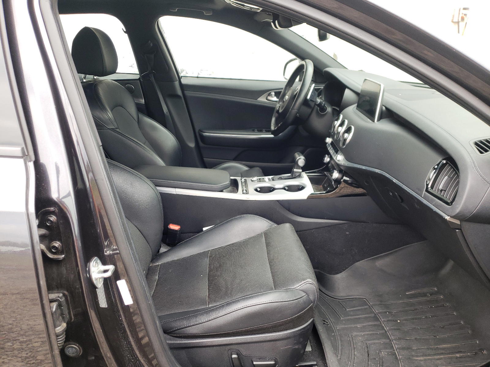 Photo 5 from auction – 2018 KIA STINGER GT with VIN KNAE45LC7J6029939