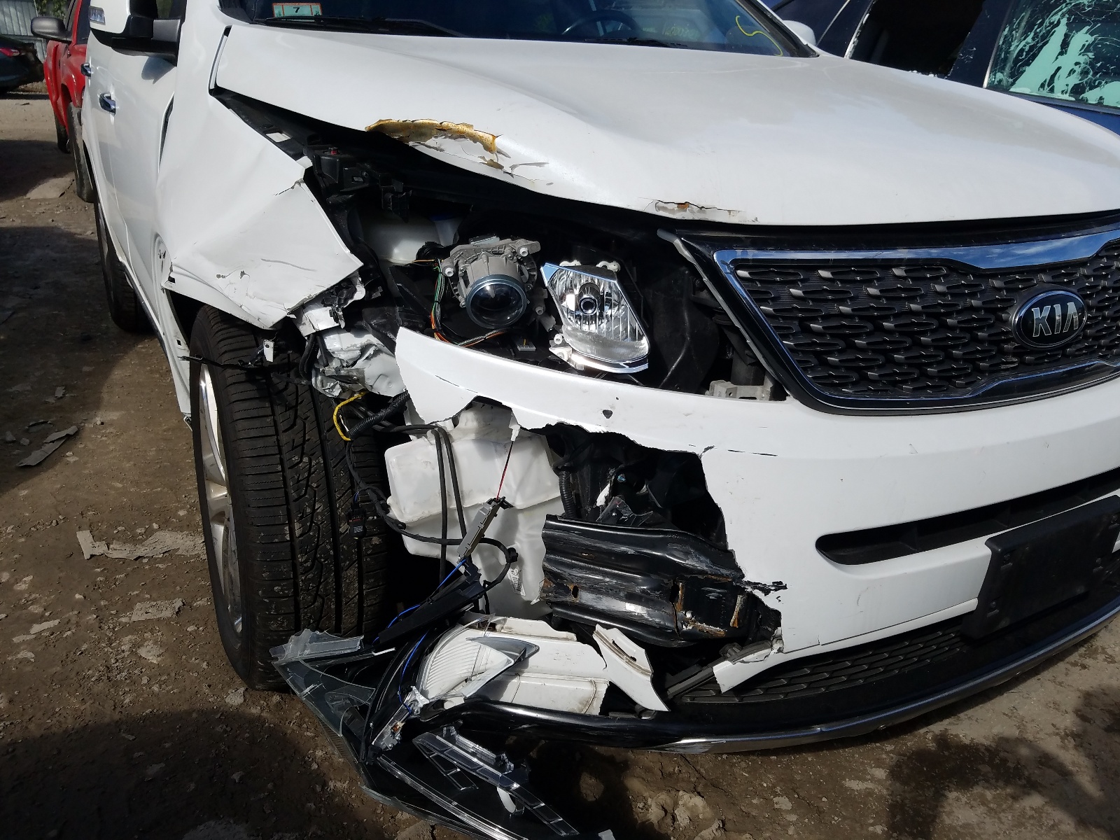 Photo 9 from auction – 2015 KIA SORENTO SX with VIN 5XYKWDA72FG618255